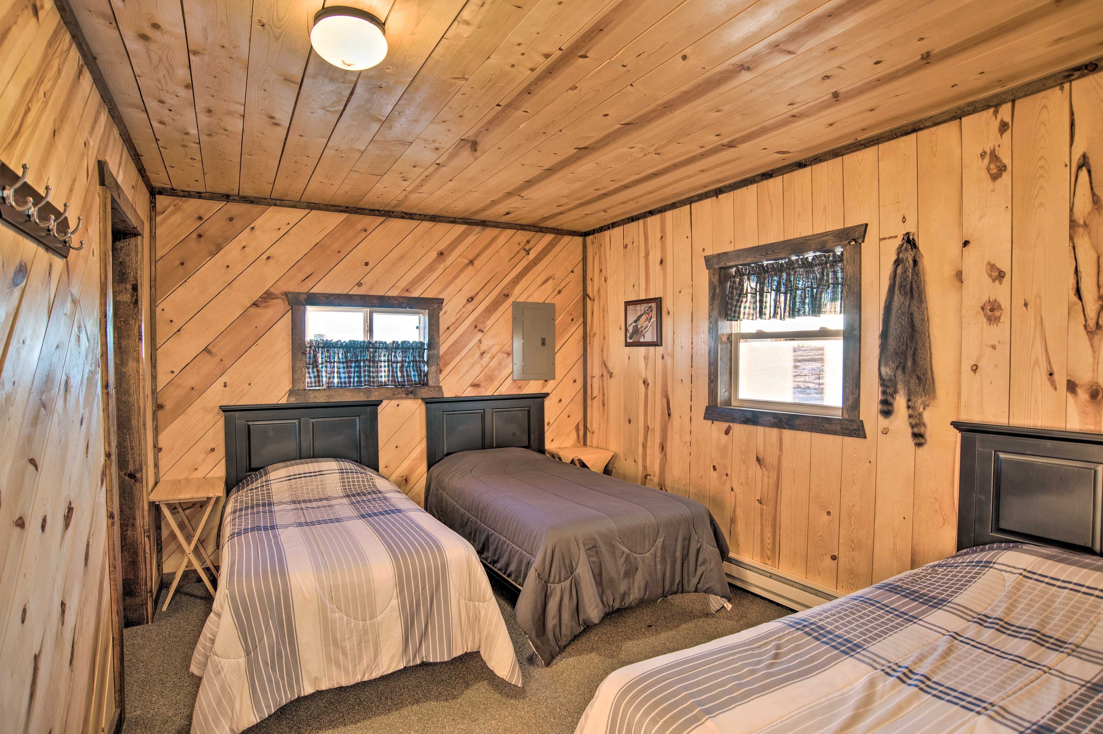 Bedroom 2 | 3 Twin Beds