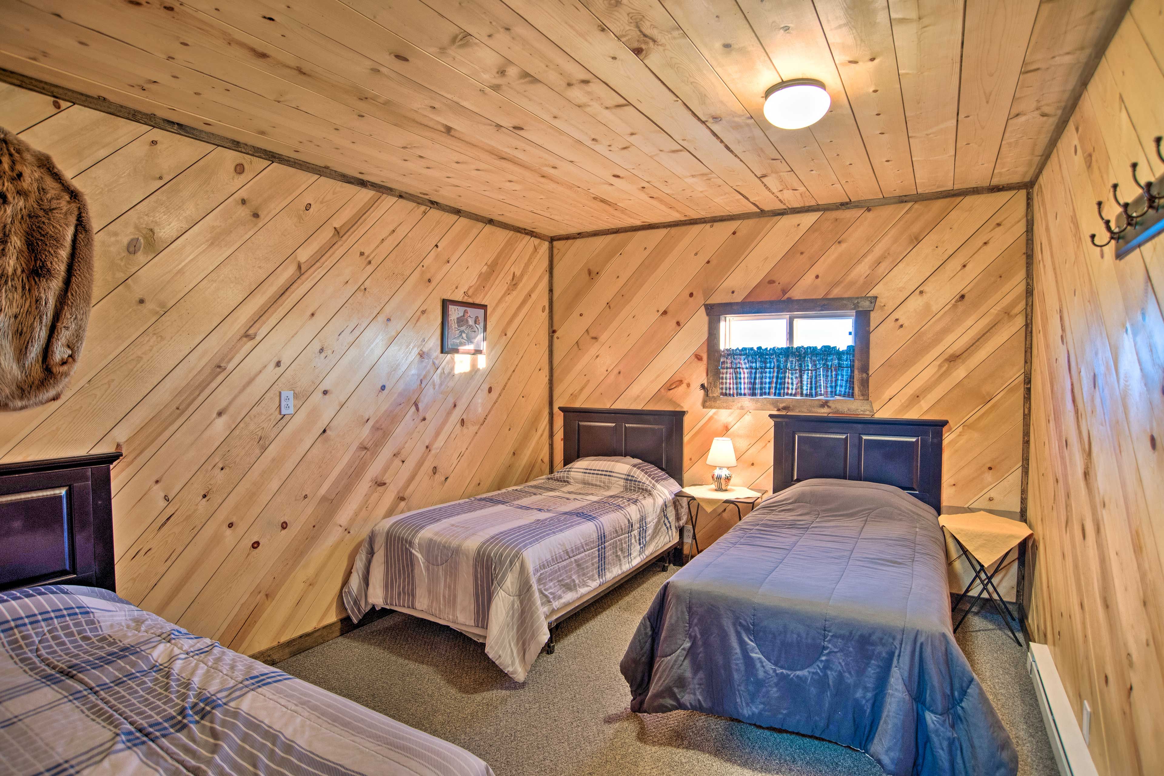 Bedroom 3 | 3 Twin Beds