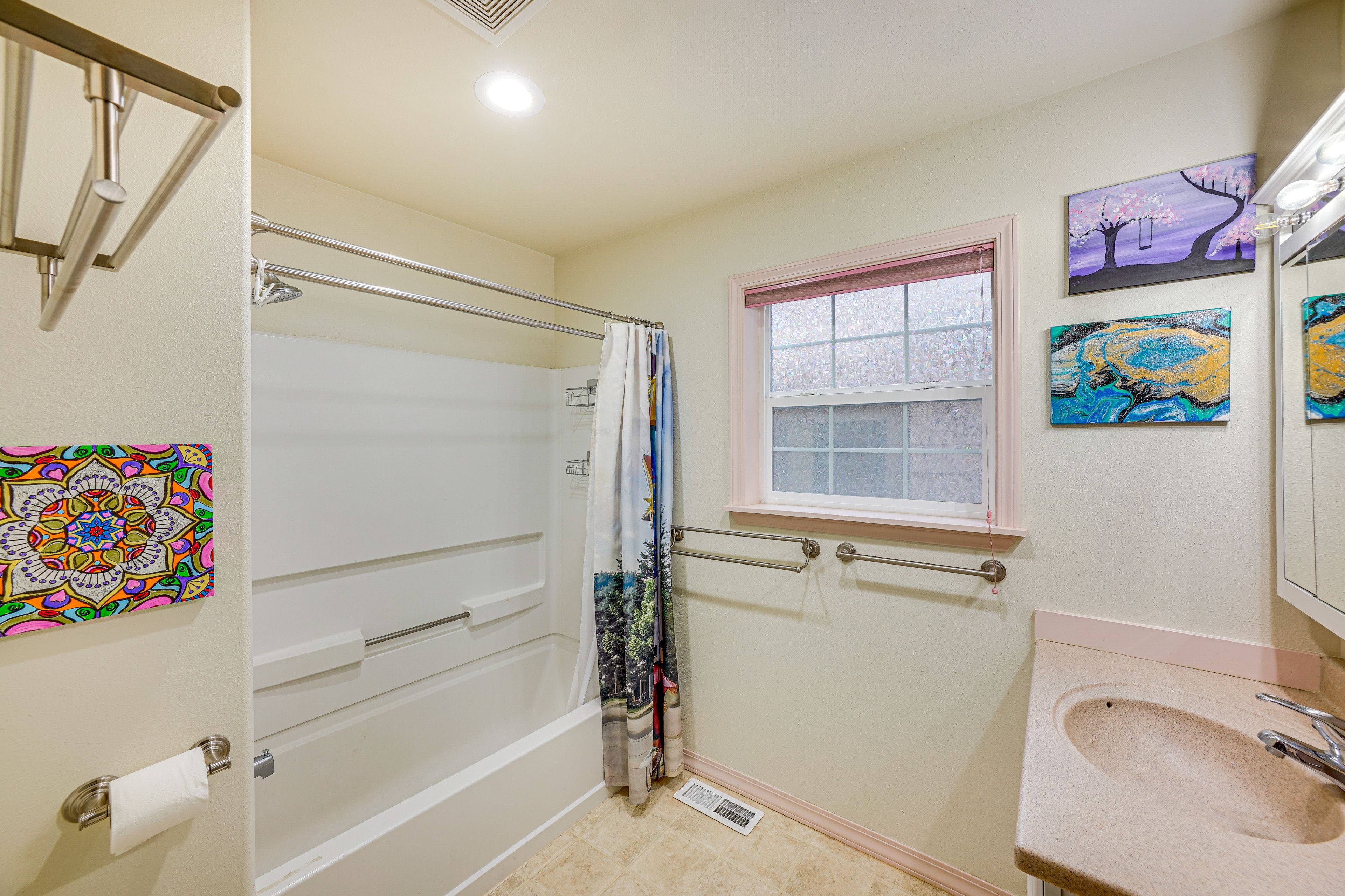 Full Bathroom | 1st Floor