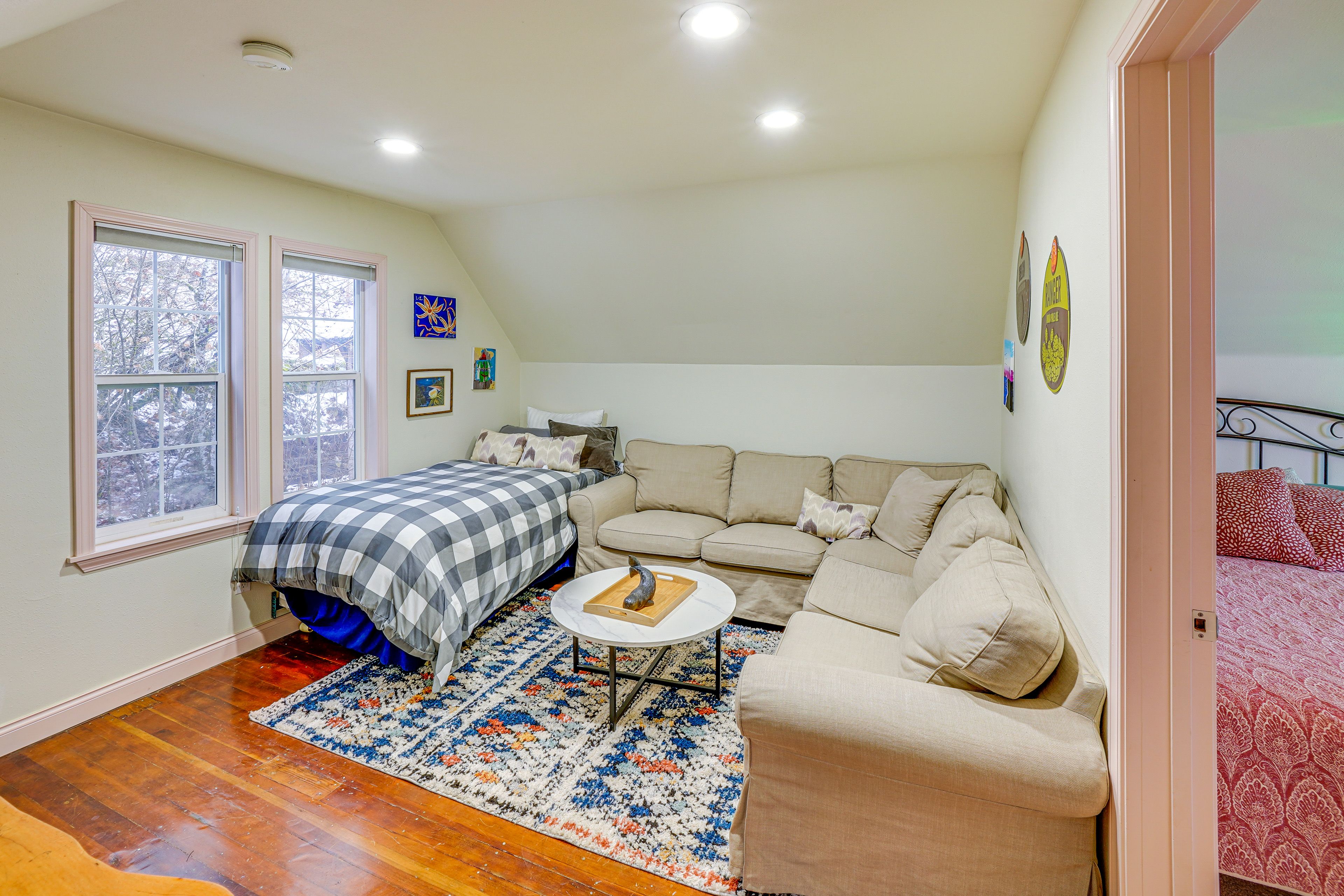 Upper Living Room | Twin Bed | 2nd Floor