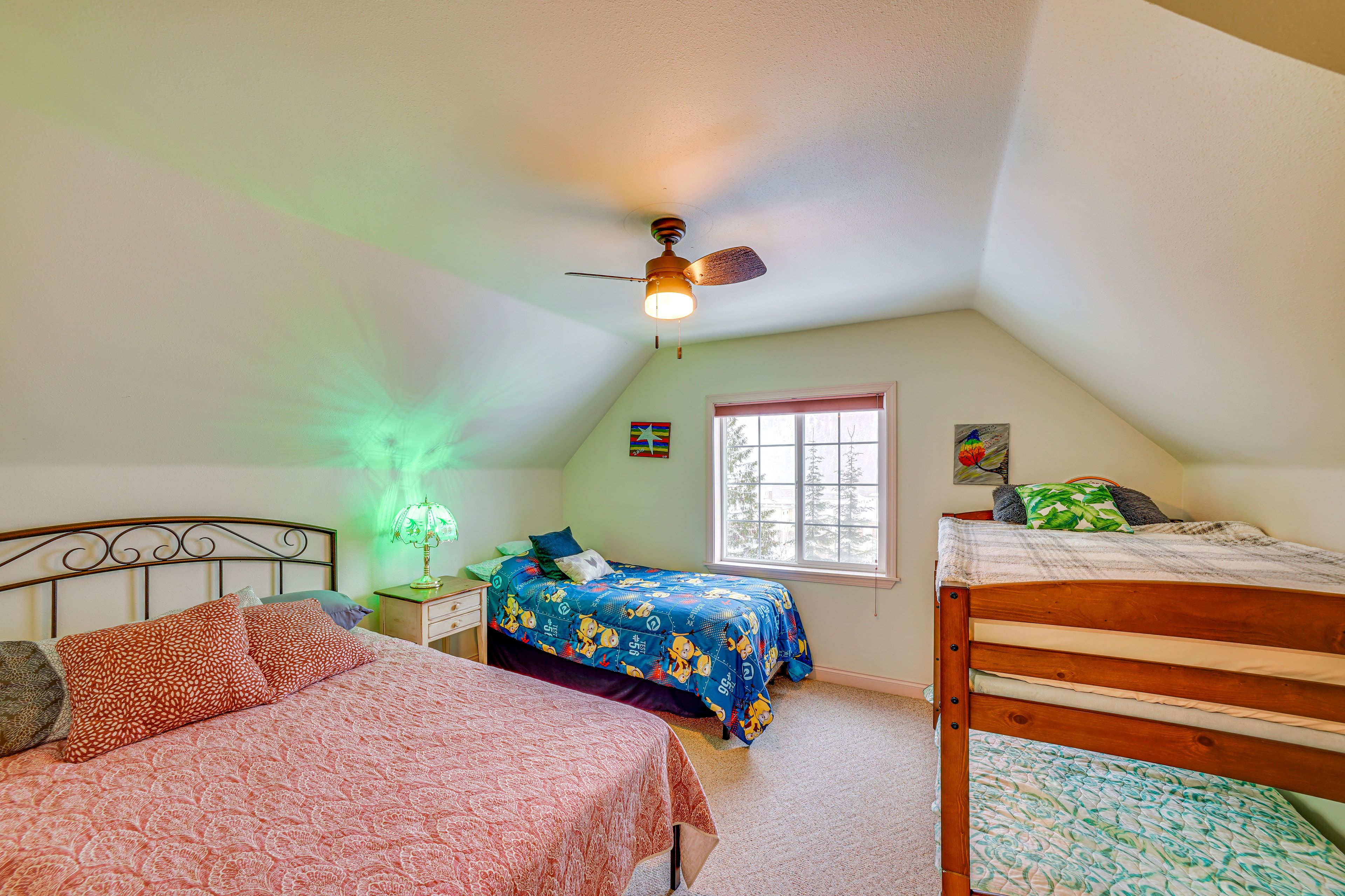 Bedroom 2 | Queen Bed | Twin Bed | Twin Bunk Bed | 2nd Floor