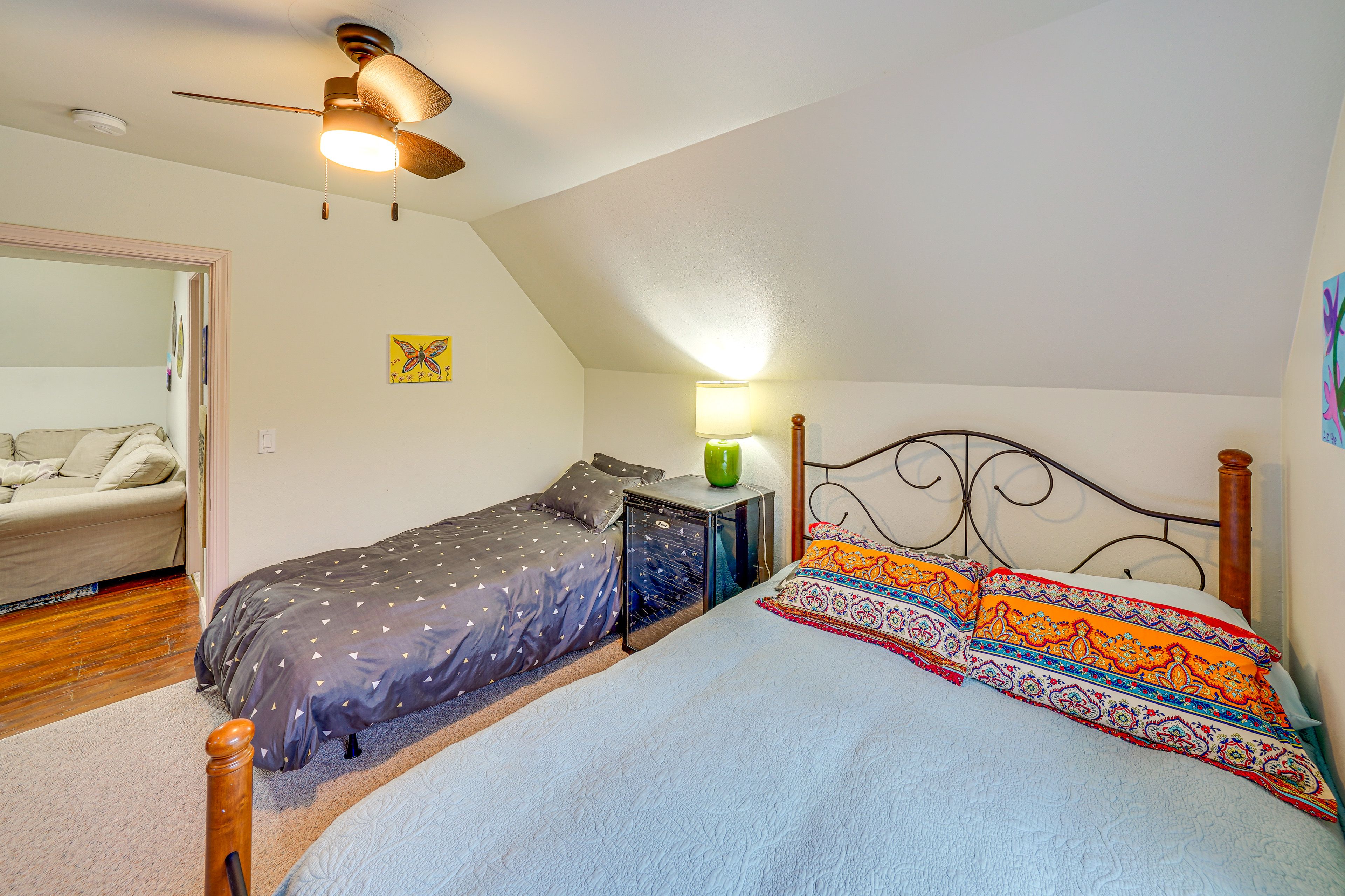 Bedroom 1 | Queen Bed | Twin Bed | 2nd Floor