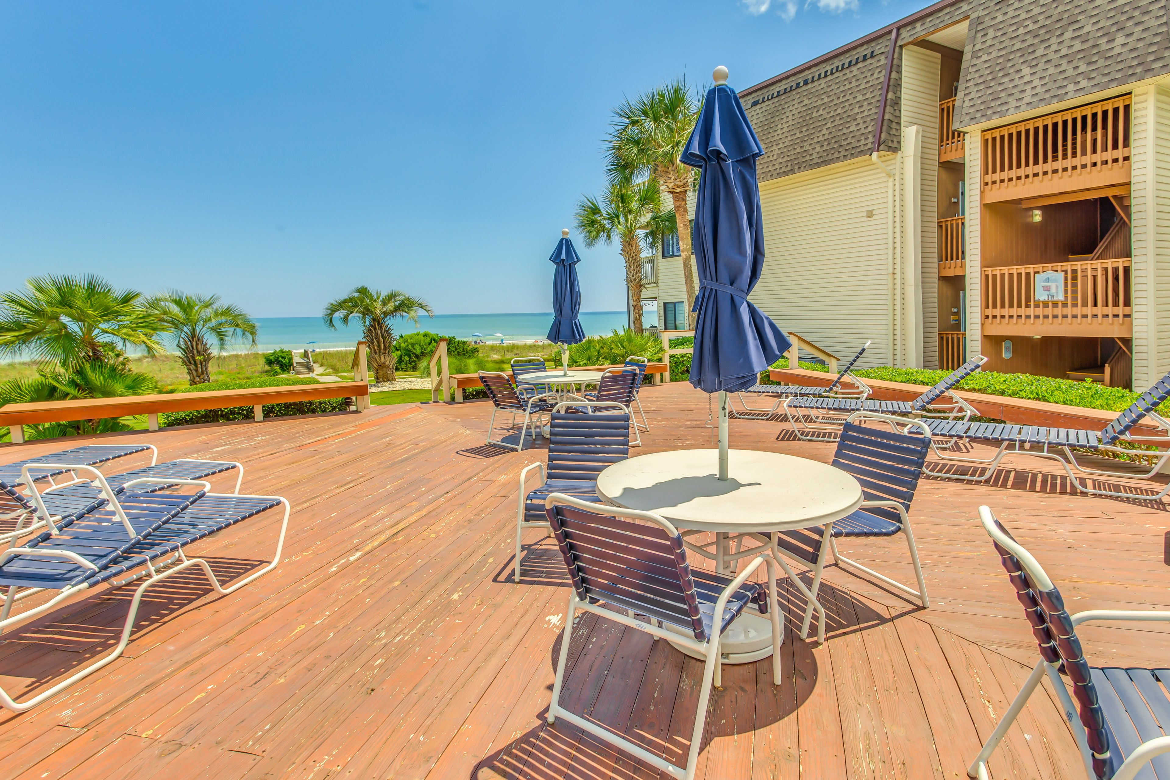 Community Amenities | Sun Deck