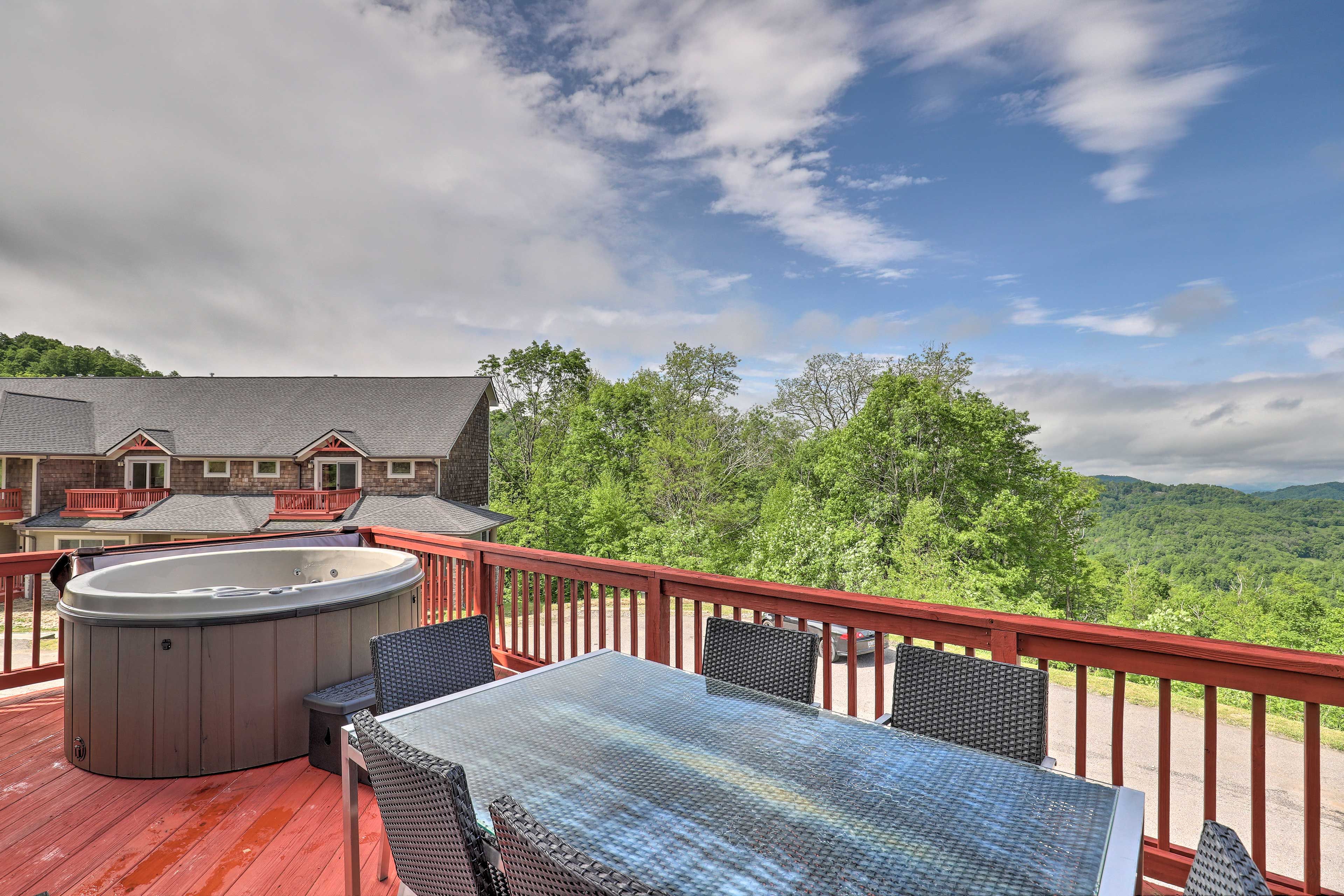 Mars Hill Vacation Rental | 3BR | 3BA | Stairs Required for Access | 2,614 Sq Ft