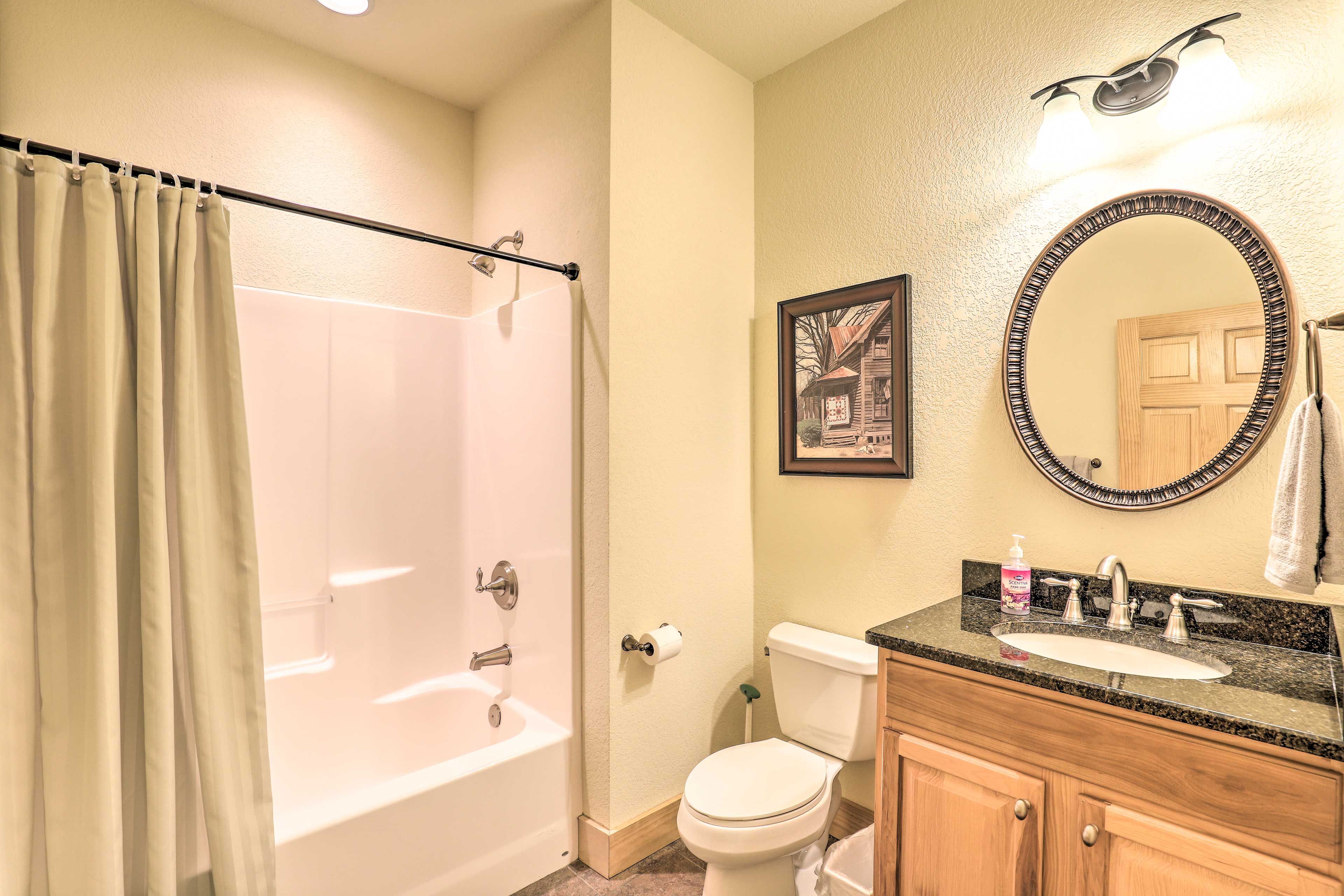 En-Suite Bathroom | 2nd Floor | Towels Provided