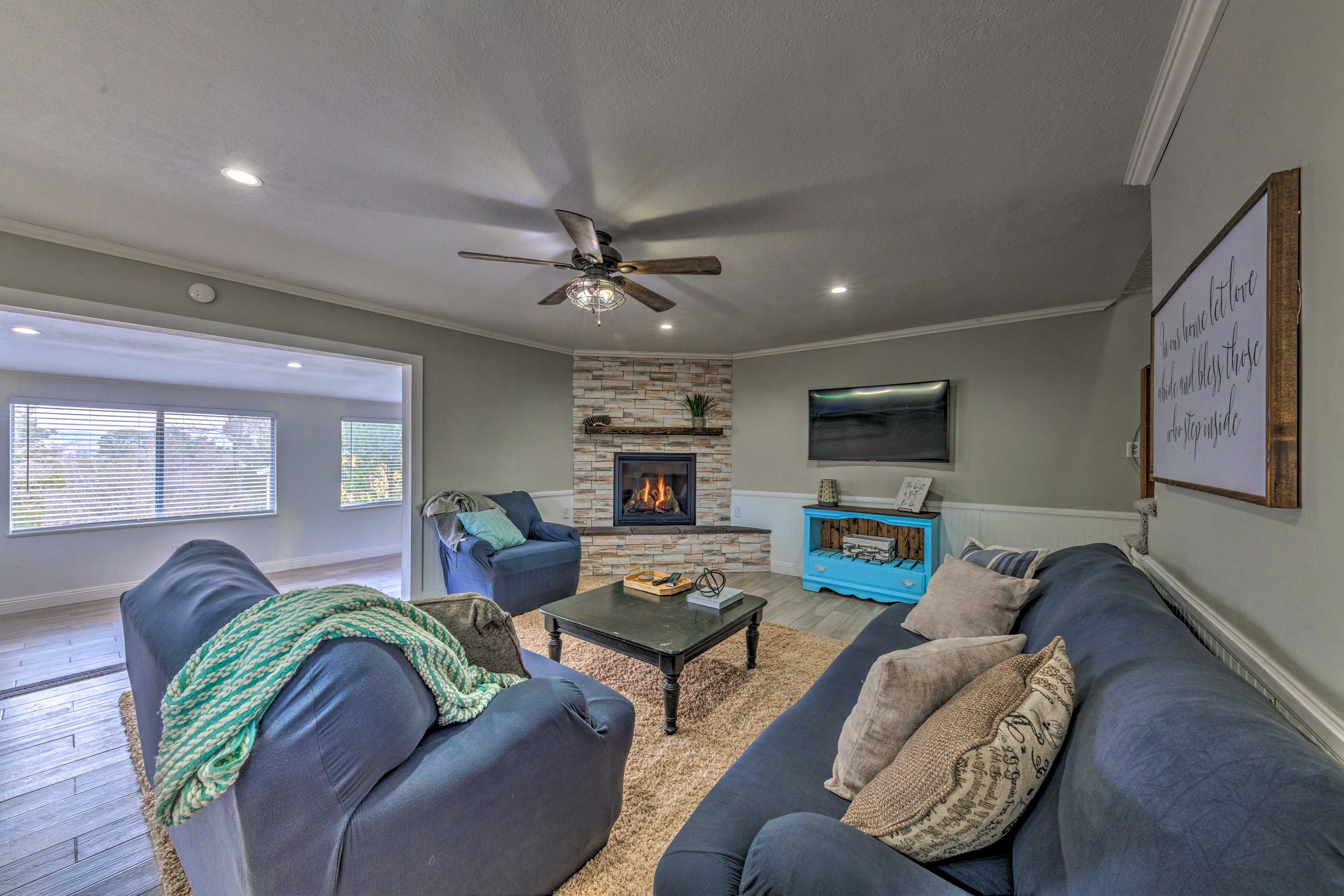 Living Room | Free WiFi | Central A/C