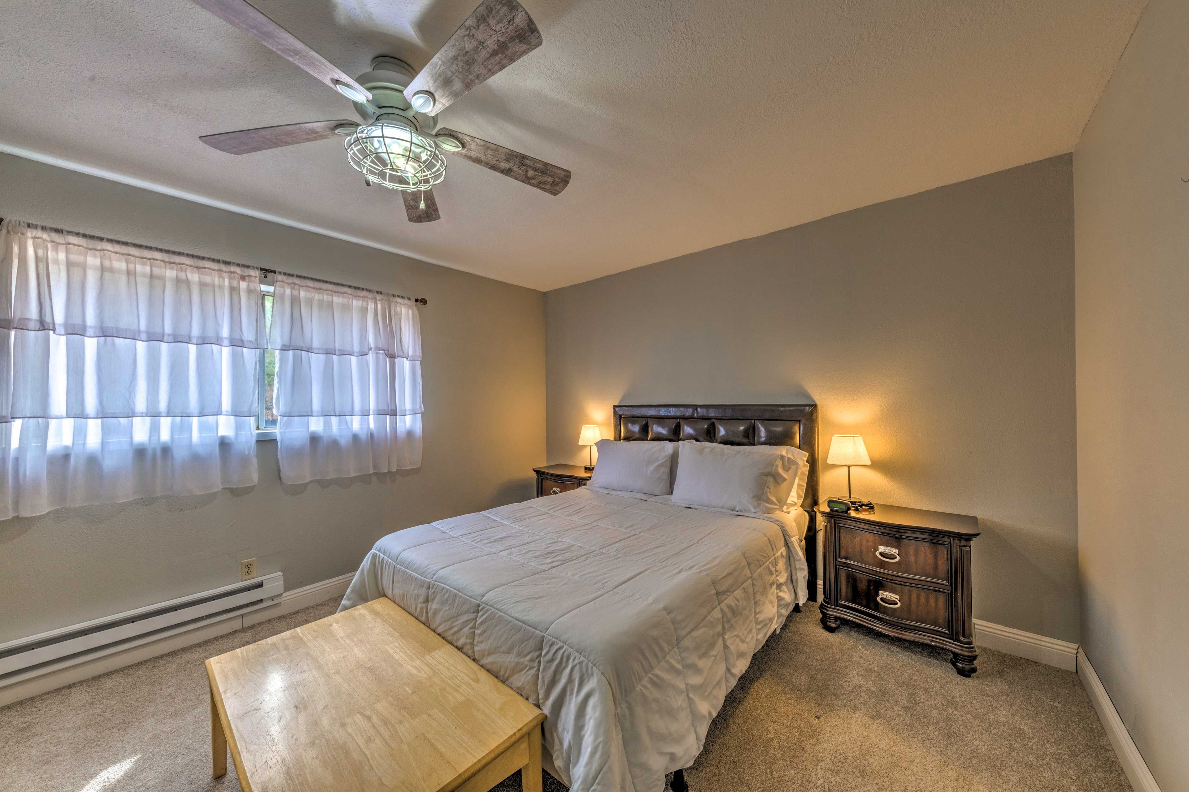 Bedroom 3 | Queen Bed