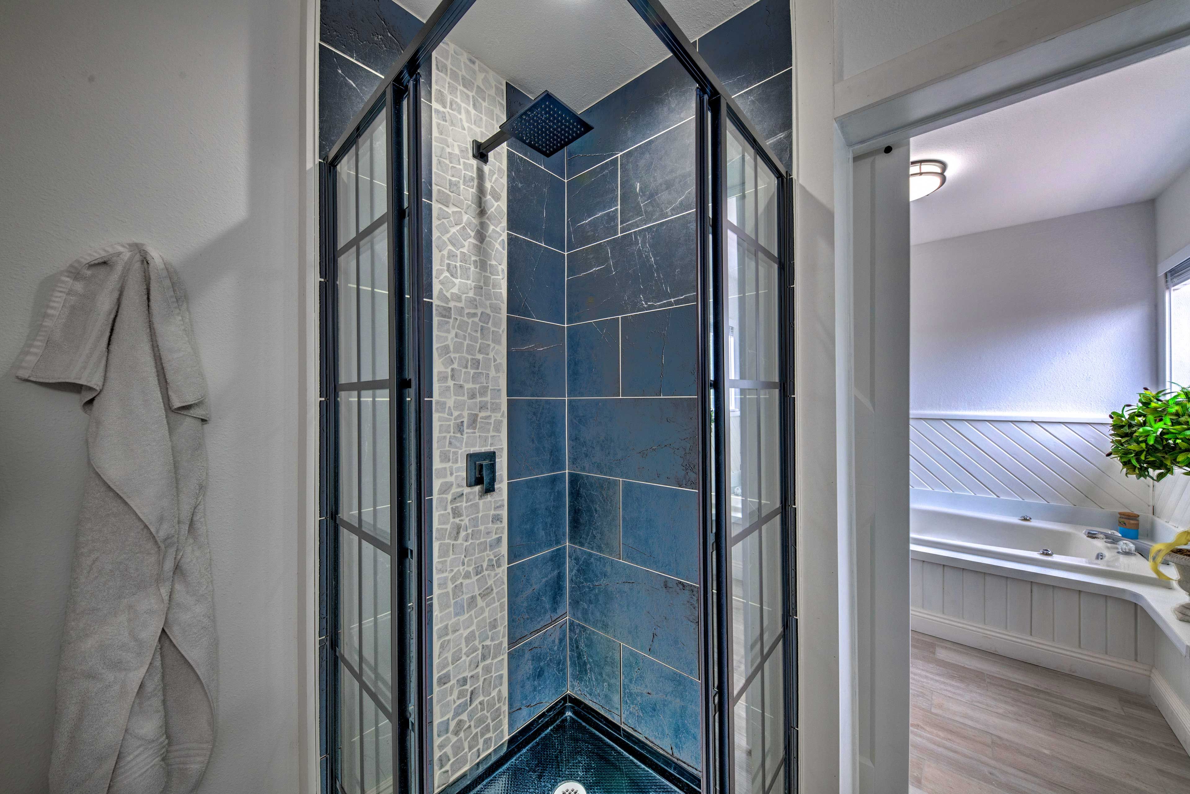 En-Suite Bathroom | Towels Provided | Complimentary Toiletries | Hair Dryer