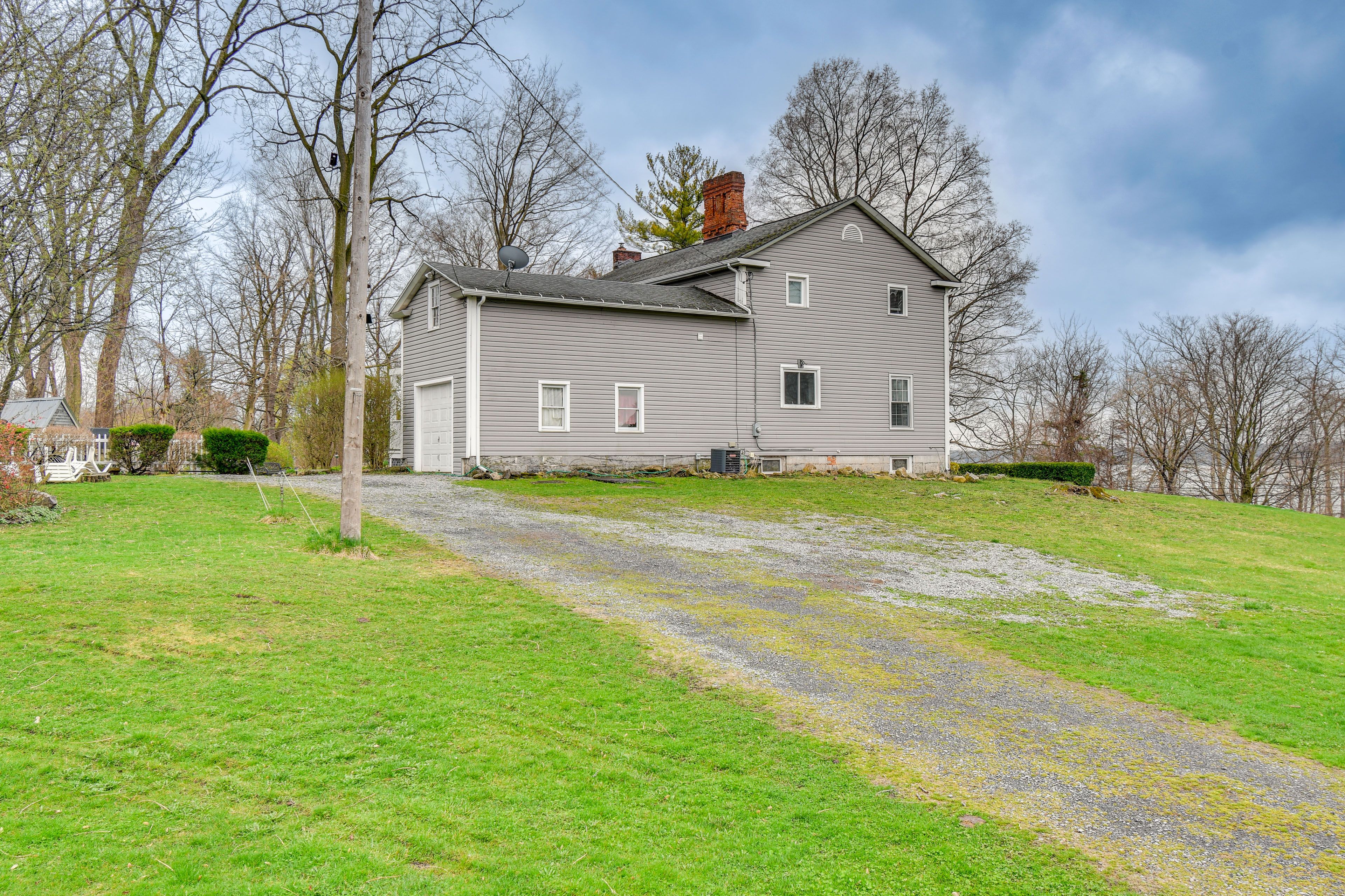 Property Exterior | Gravel Driveway (4 Vehicles) | Free Street Parking