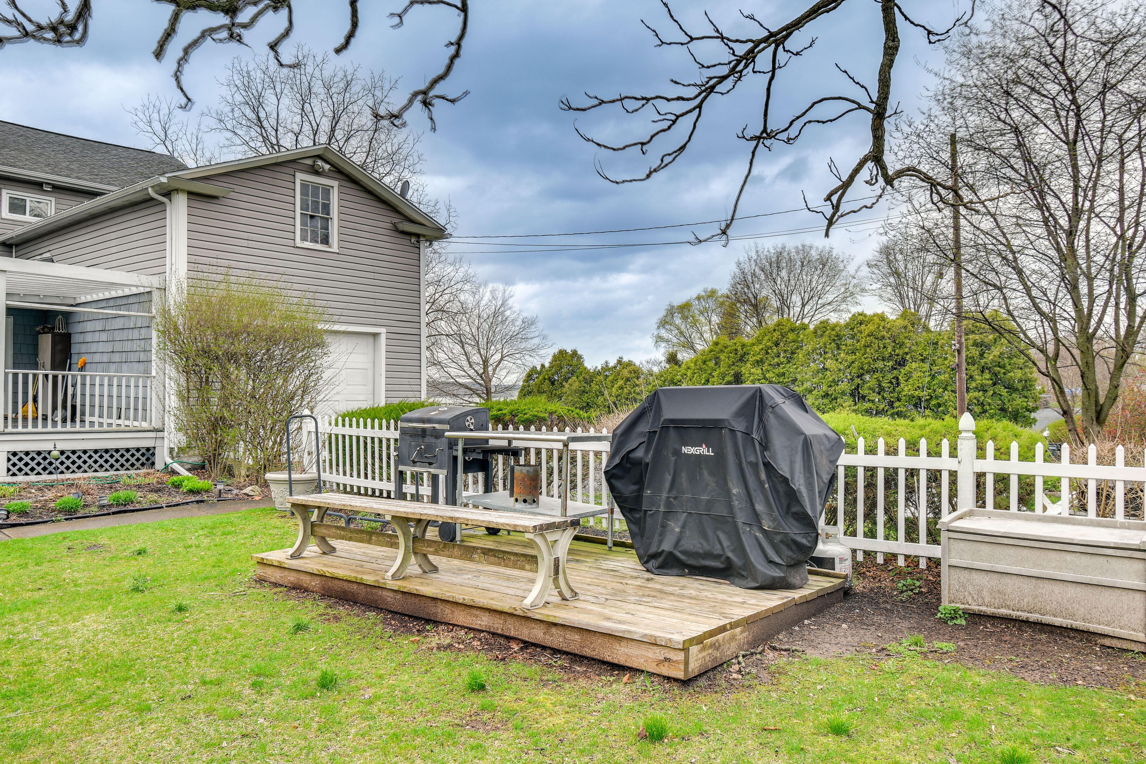 Backyard | Fire Pit | Grills