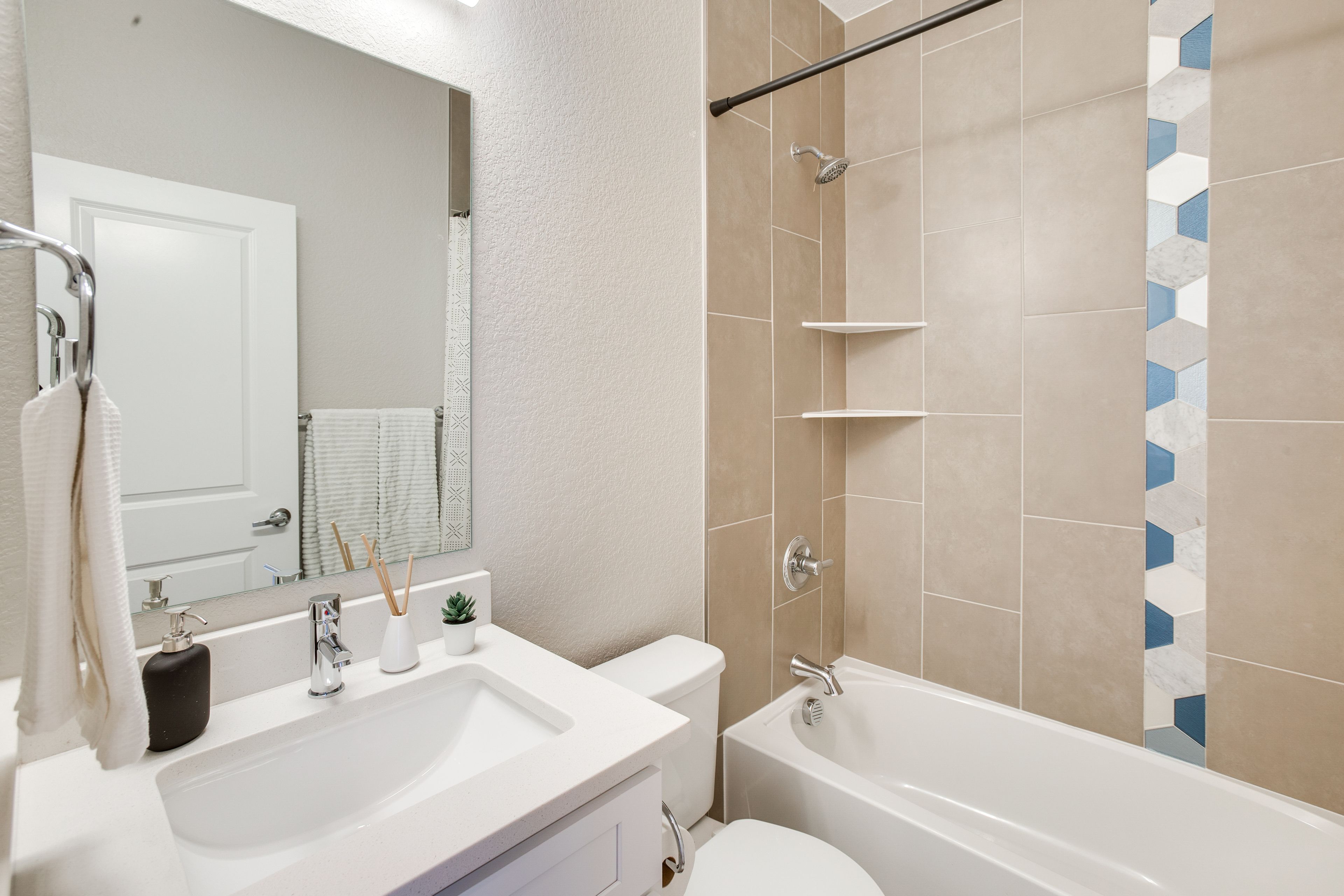 Full Bathroom | Complimentary Toiletries