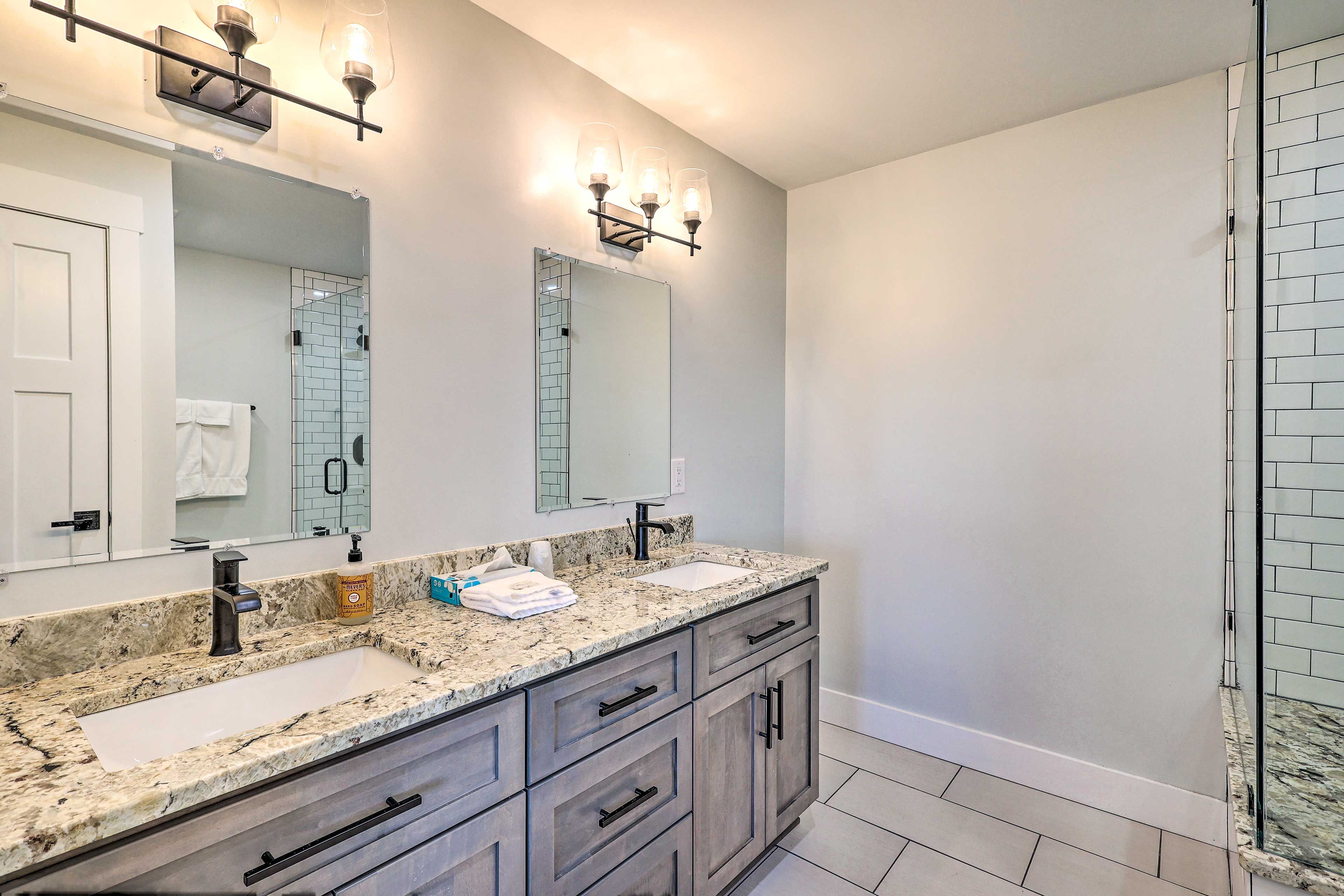 En-Suite Bathroom | Complimentary Toiletries