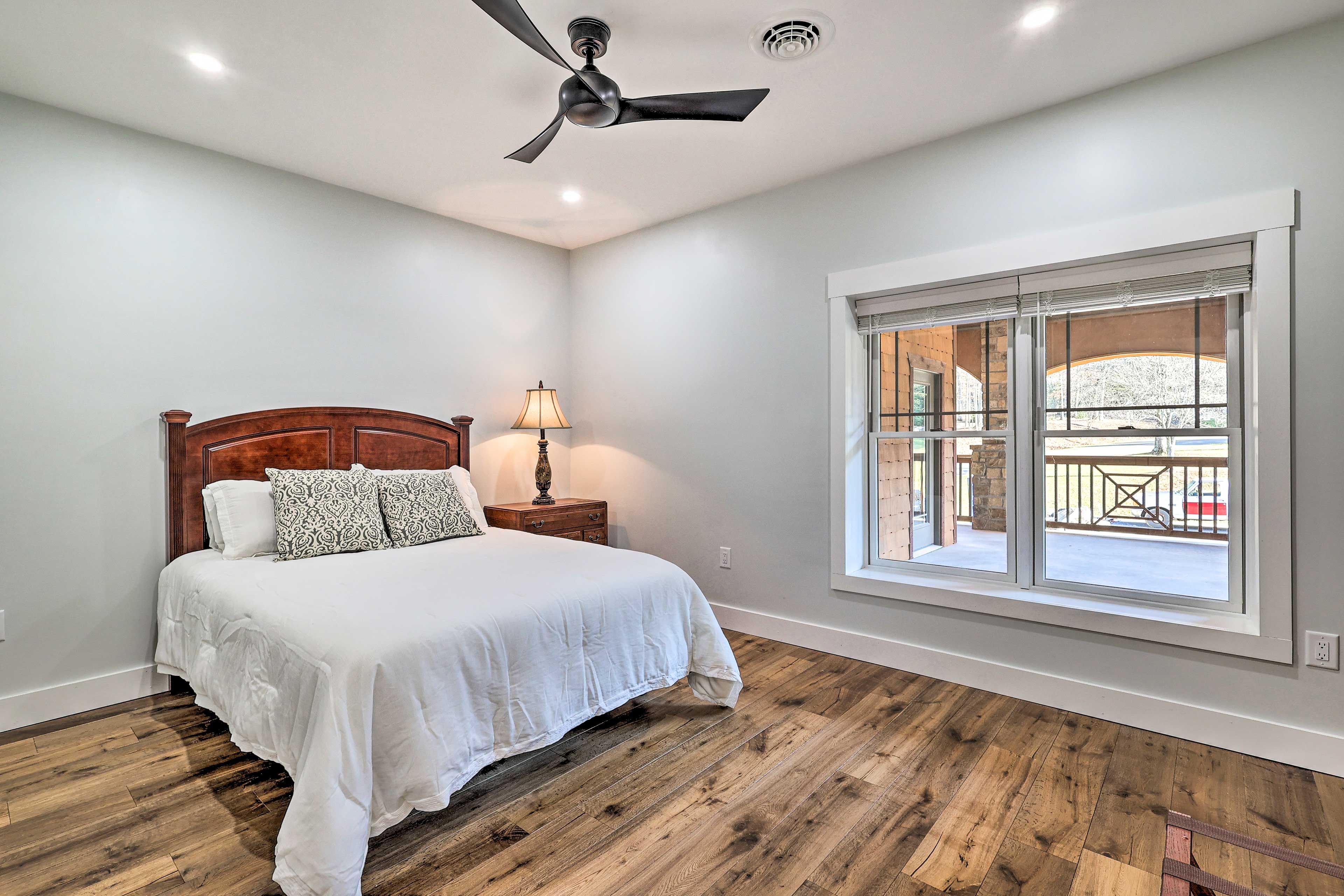 Bedroom 2 | Queen Bed