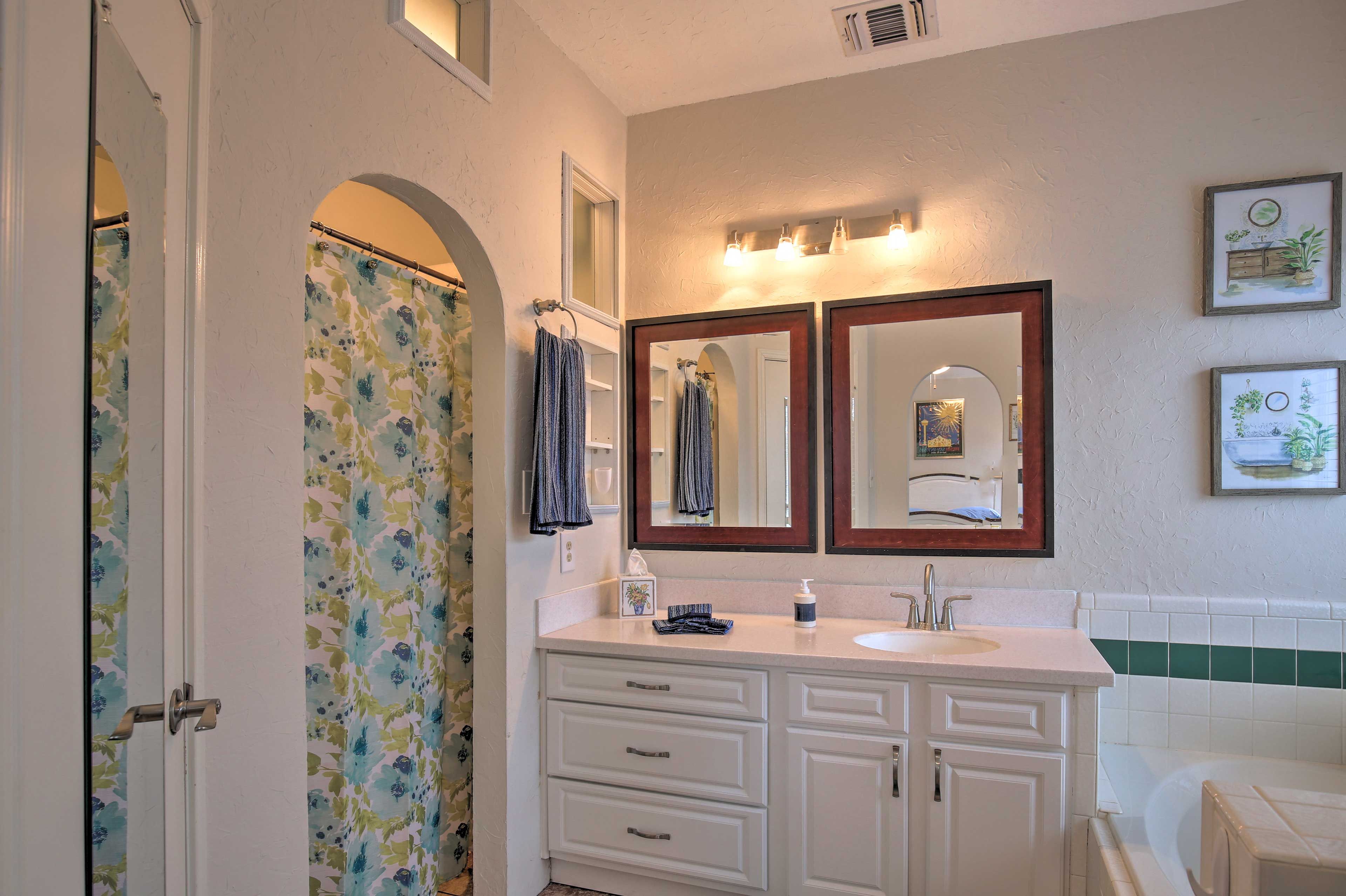 En-Suite Bathroom | Complimentary Toiletries Provided