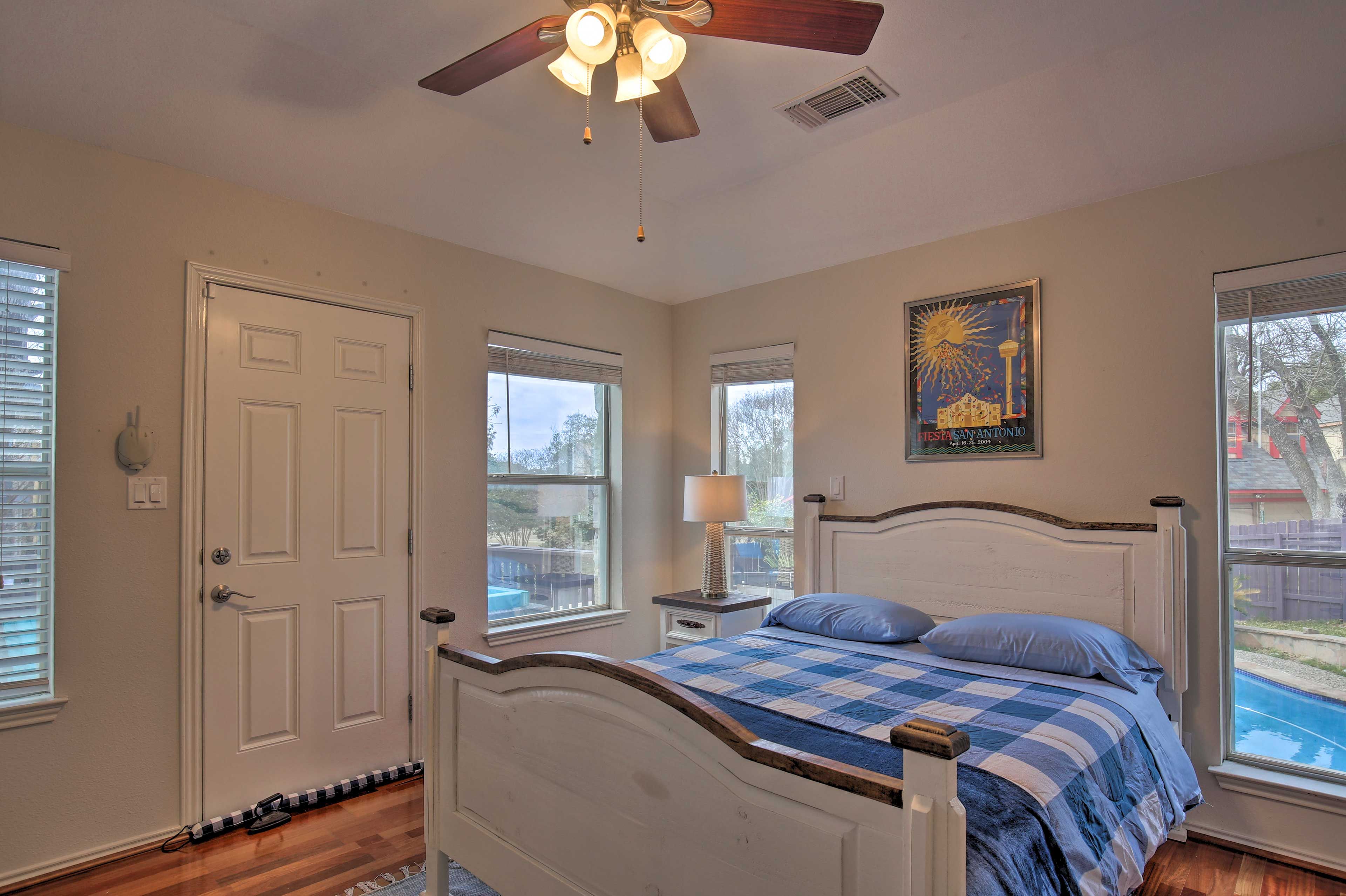 Bedroom 1 | Queen Bed | En-Suite Bathroom
