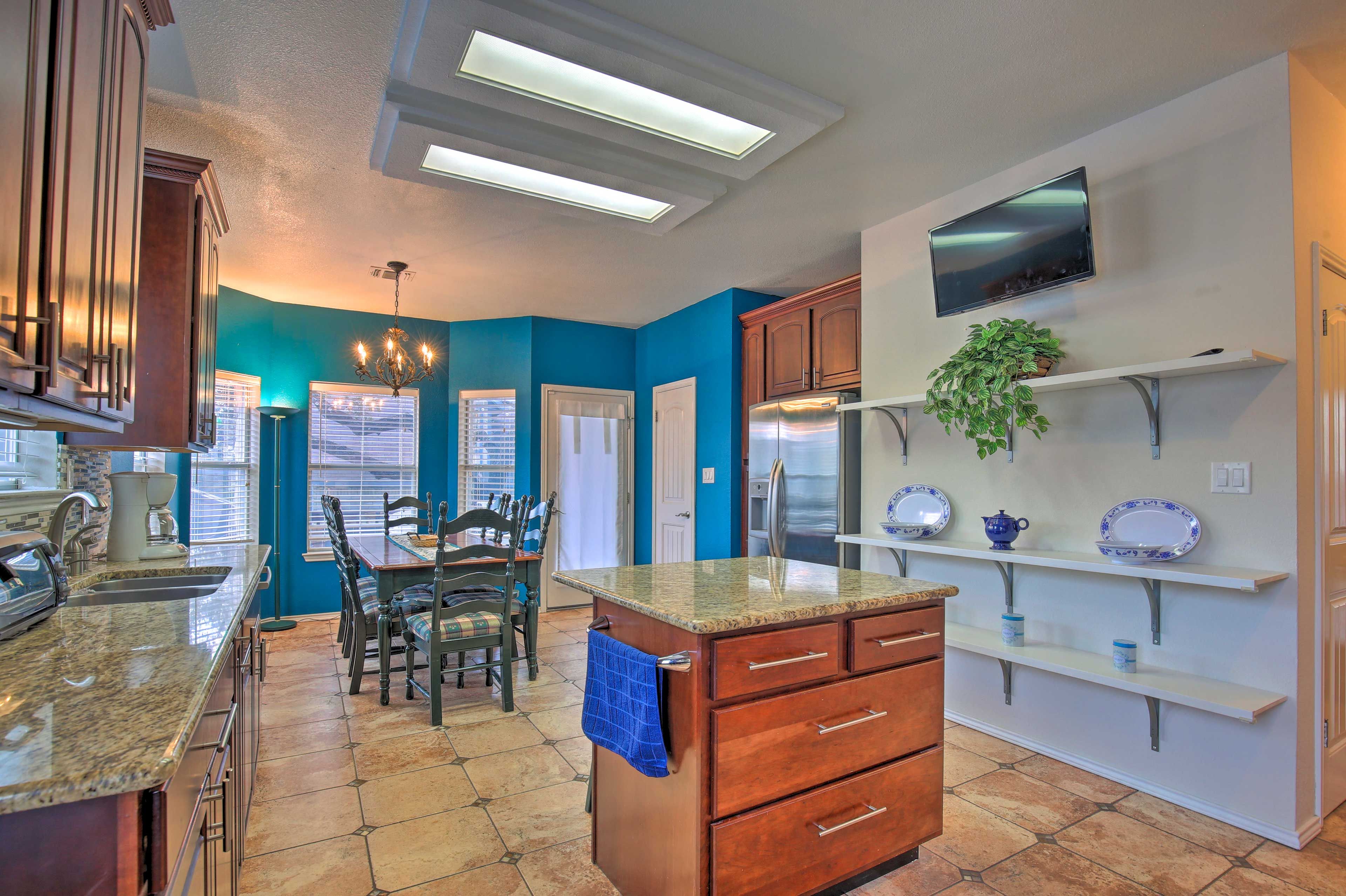 Fully Equipped Kitchen & Dining Area