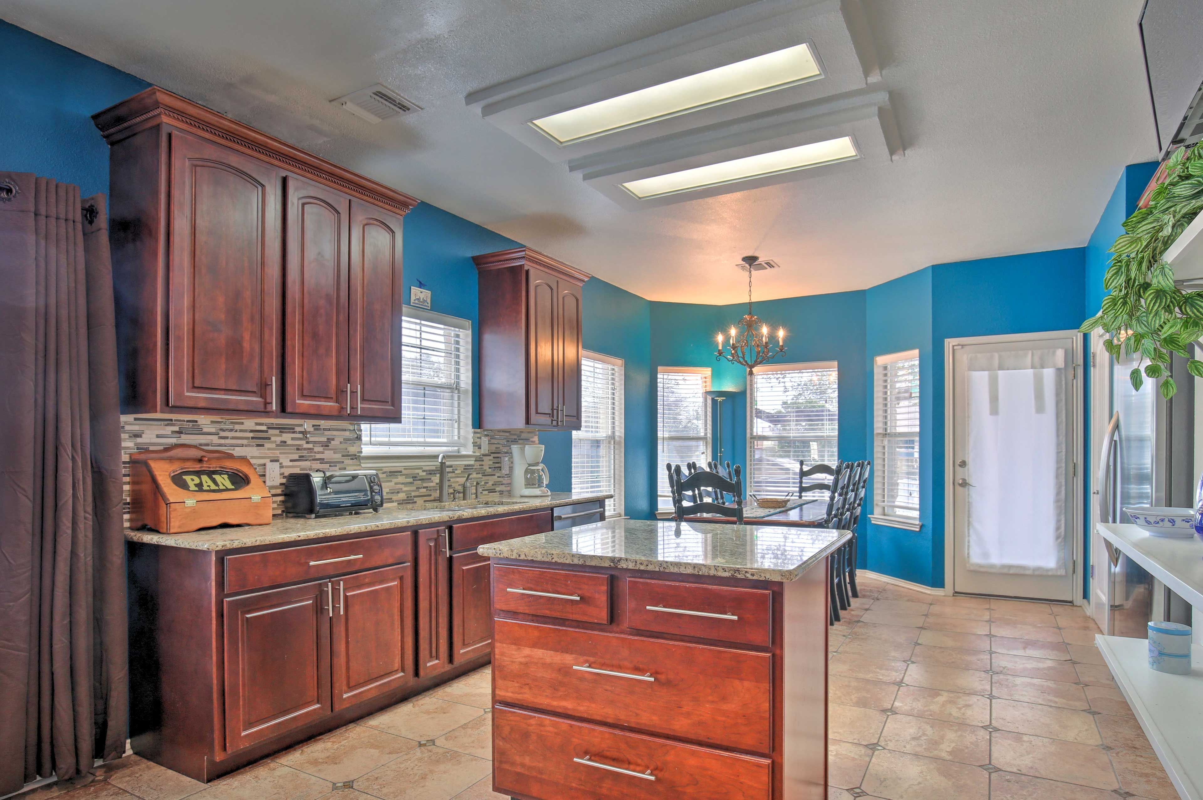 Fully Equipped Kitchen | Drip Coffee Maker | Crockpot