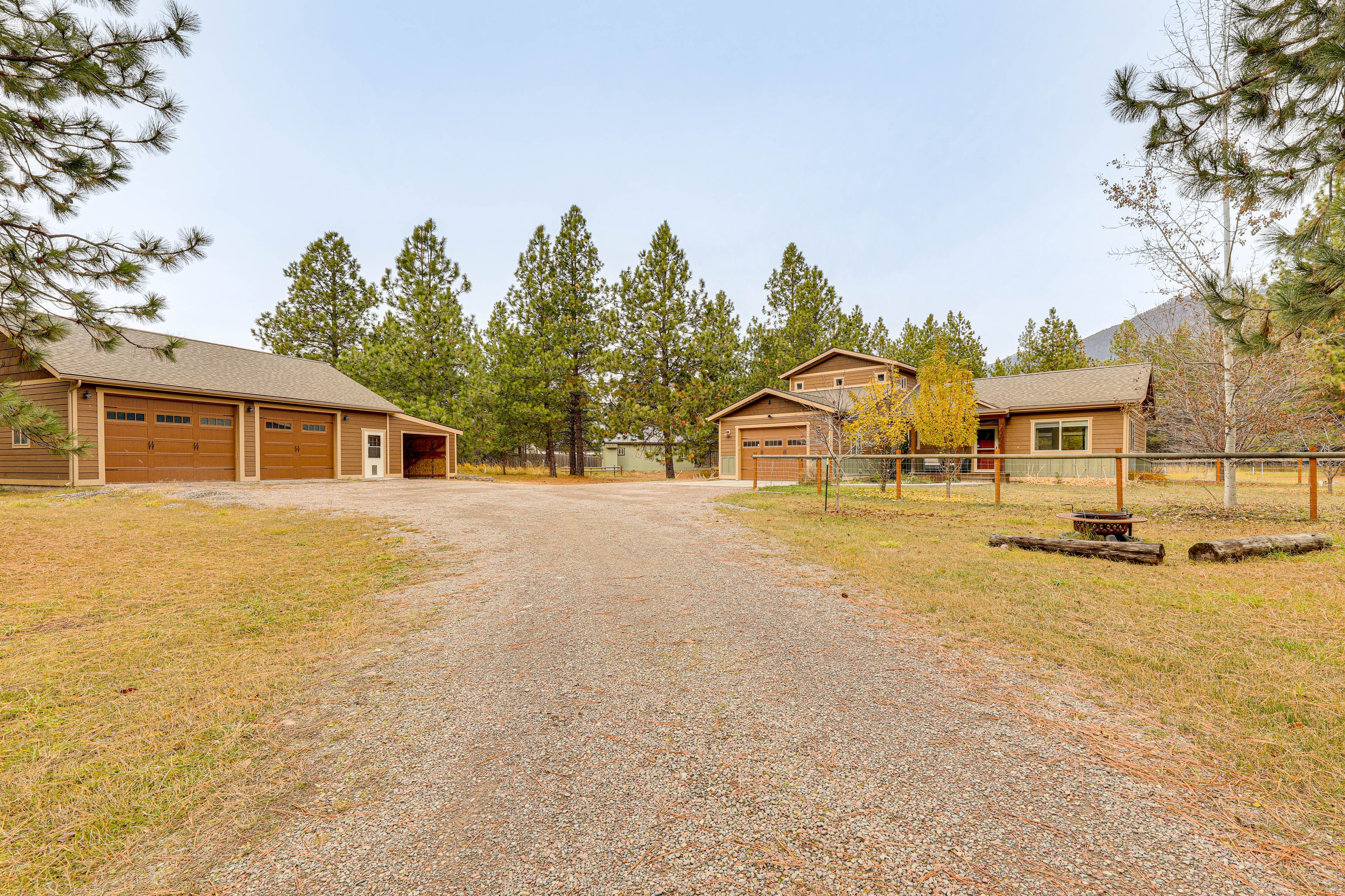 Parking | Garage (1 Vehicle) | Driveway (1 Vehicle) | RV/Trailer Parking