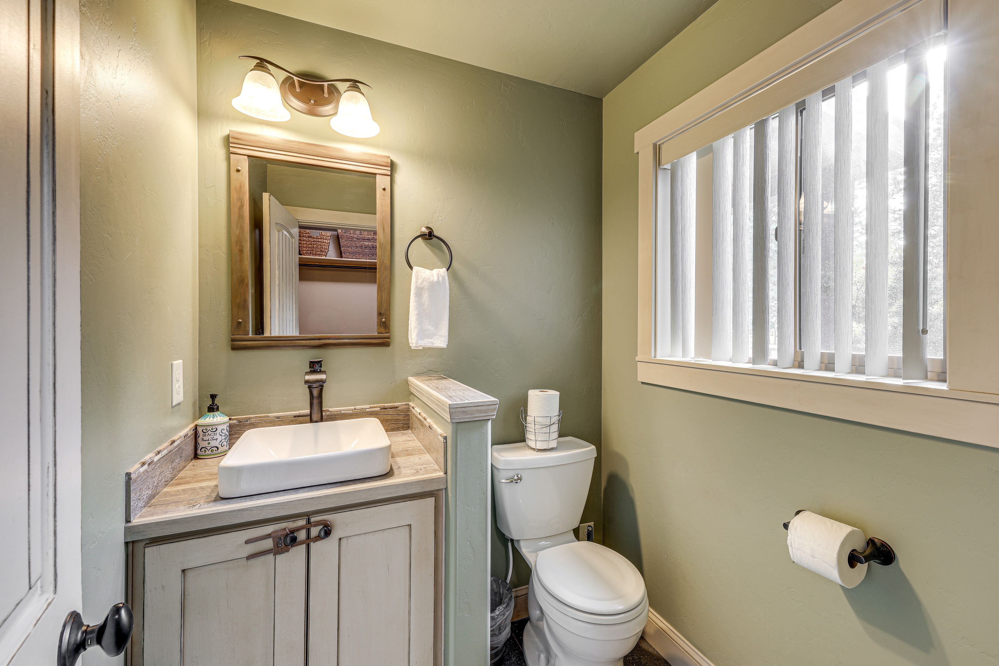 Half Bathroom | 1st Floor