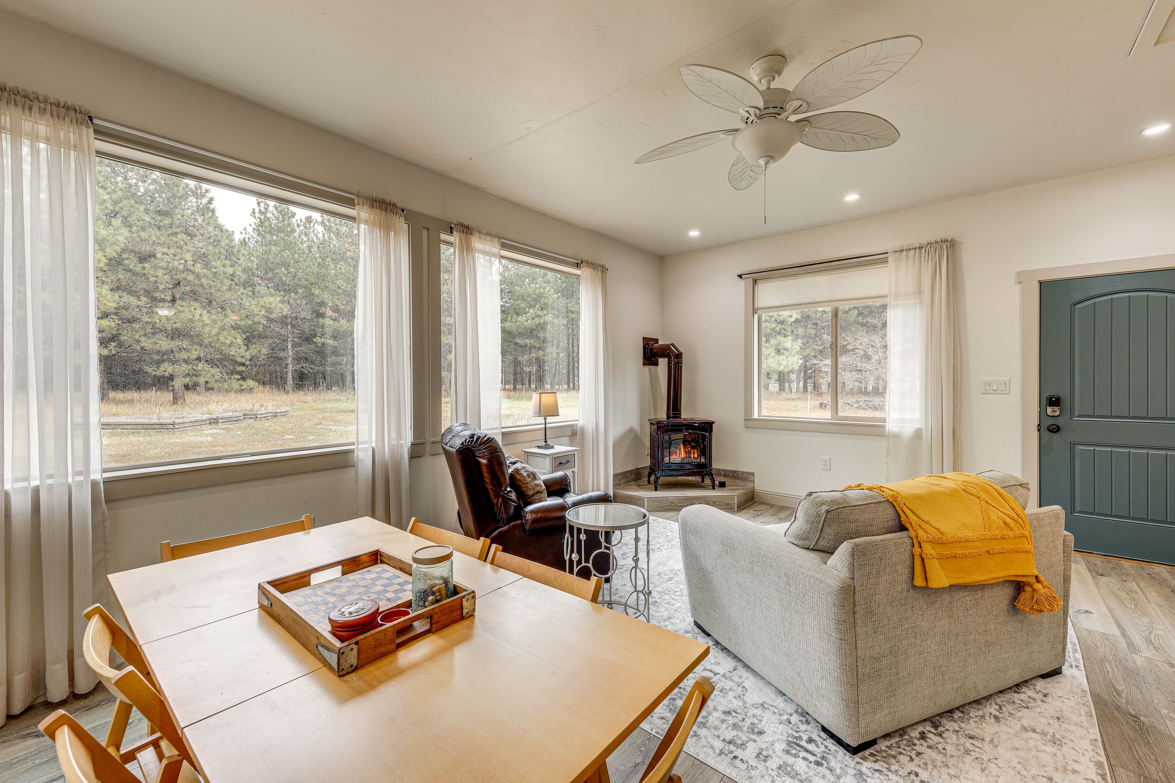 Additional Living Area | Board Games | Desk