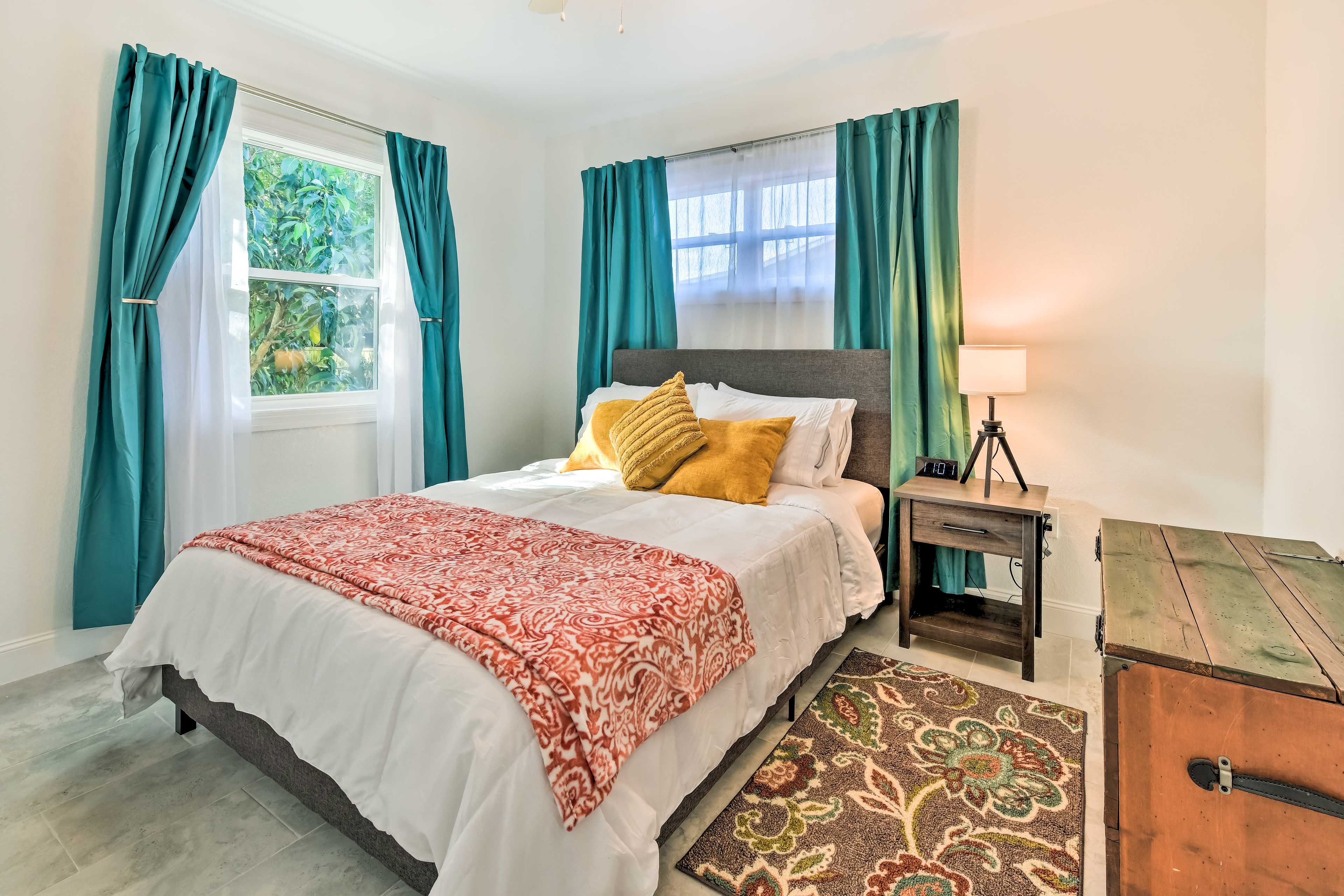Bedroom 2 | Queen Bed
