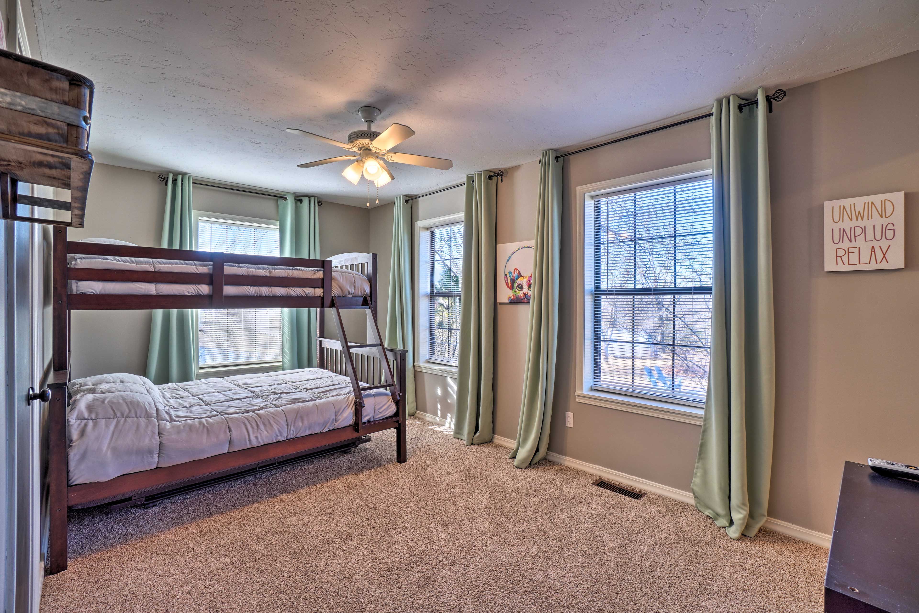 Bedroom 3 | Twin/Full Bunk Bed w/ Twin Trundle | Main Floor