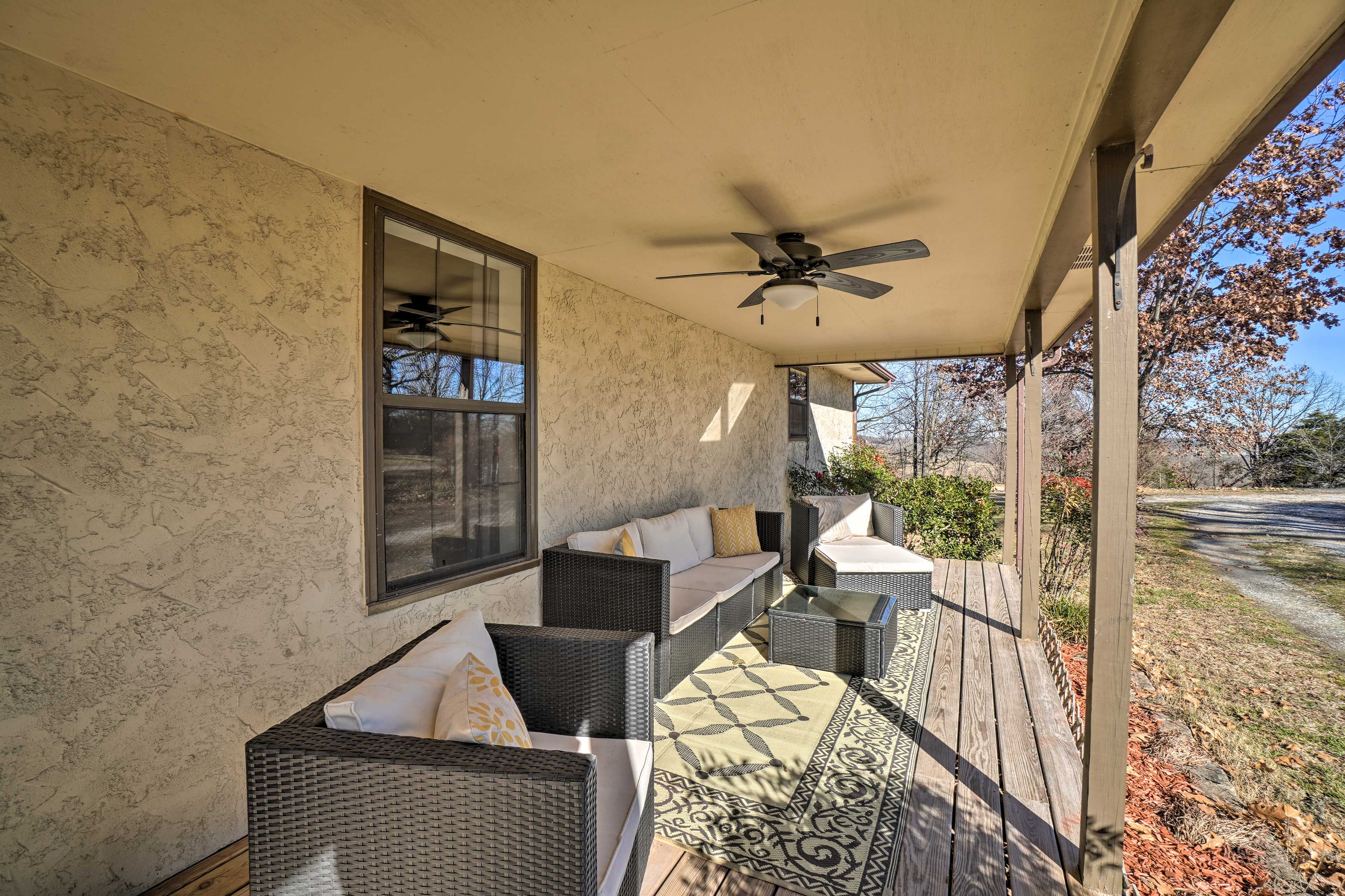 Covered Deck | Gas Grill | Smoker