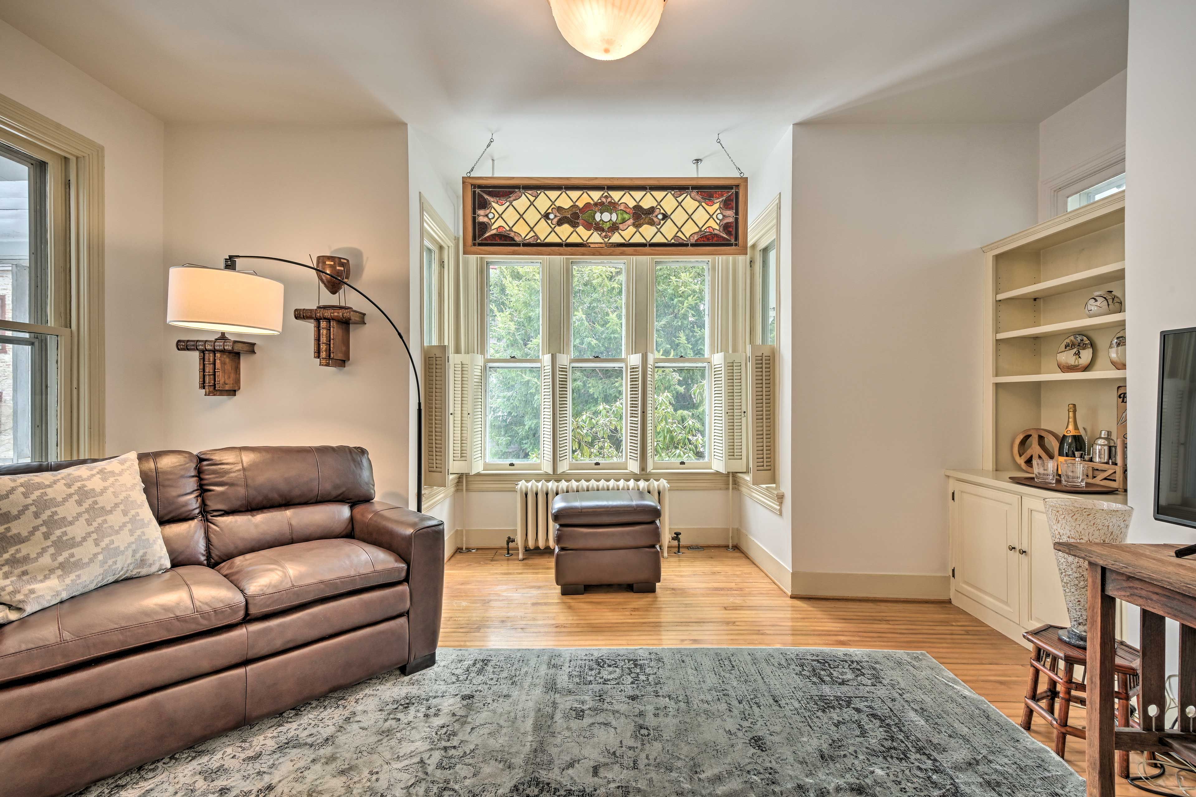 Living Room | Gas Fireplace