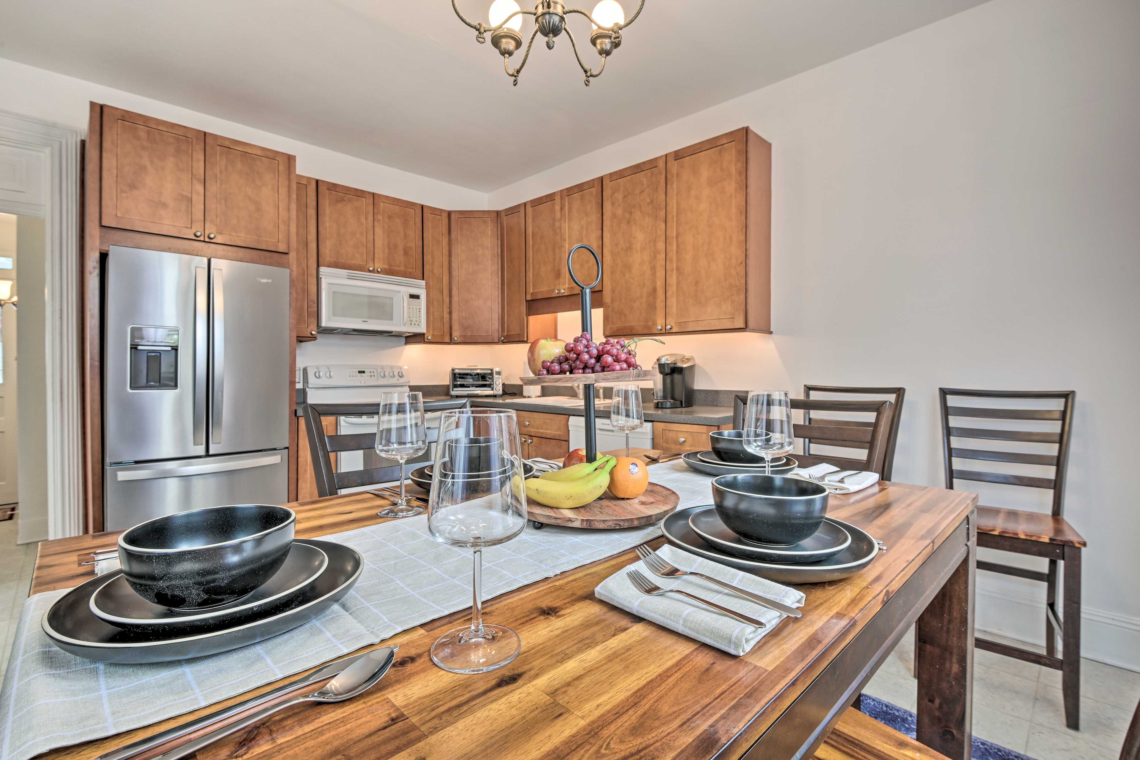Dining Area & Fully Equipped Kitchen | Pots & Pans