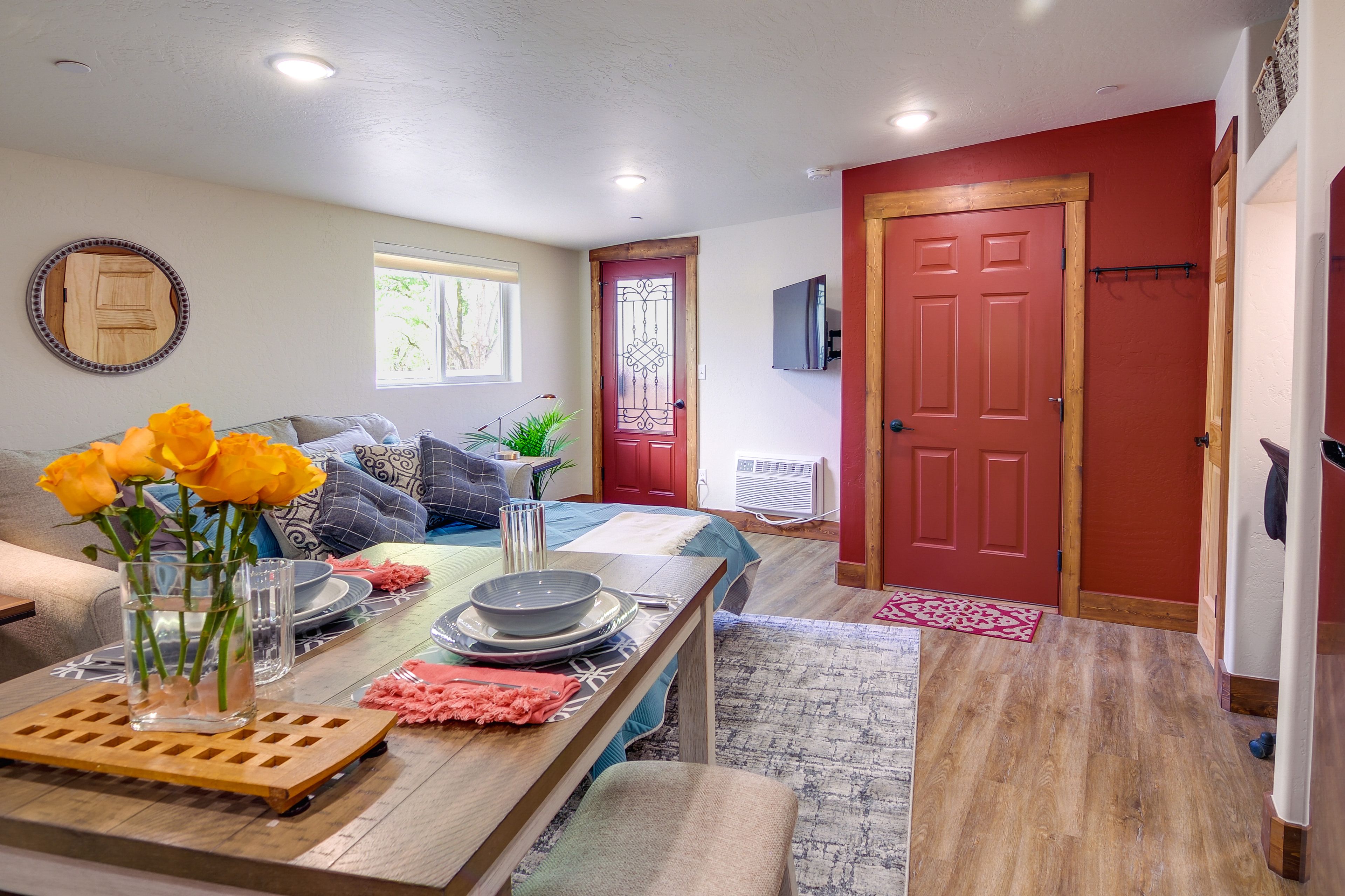Dining Area | Dishware & Flatware