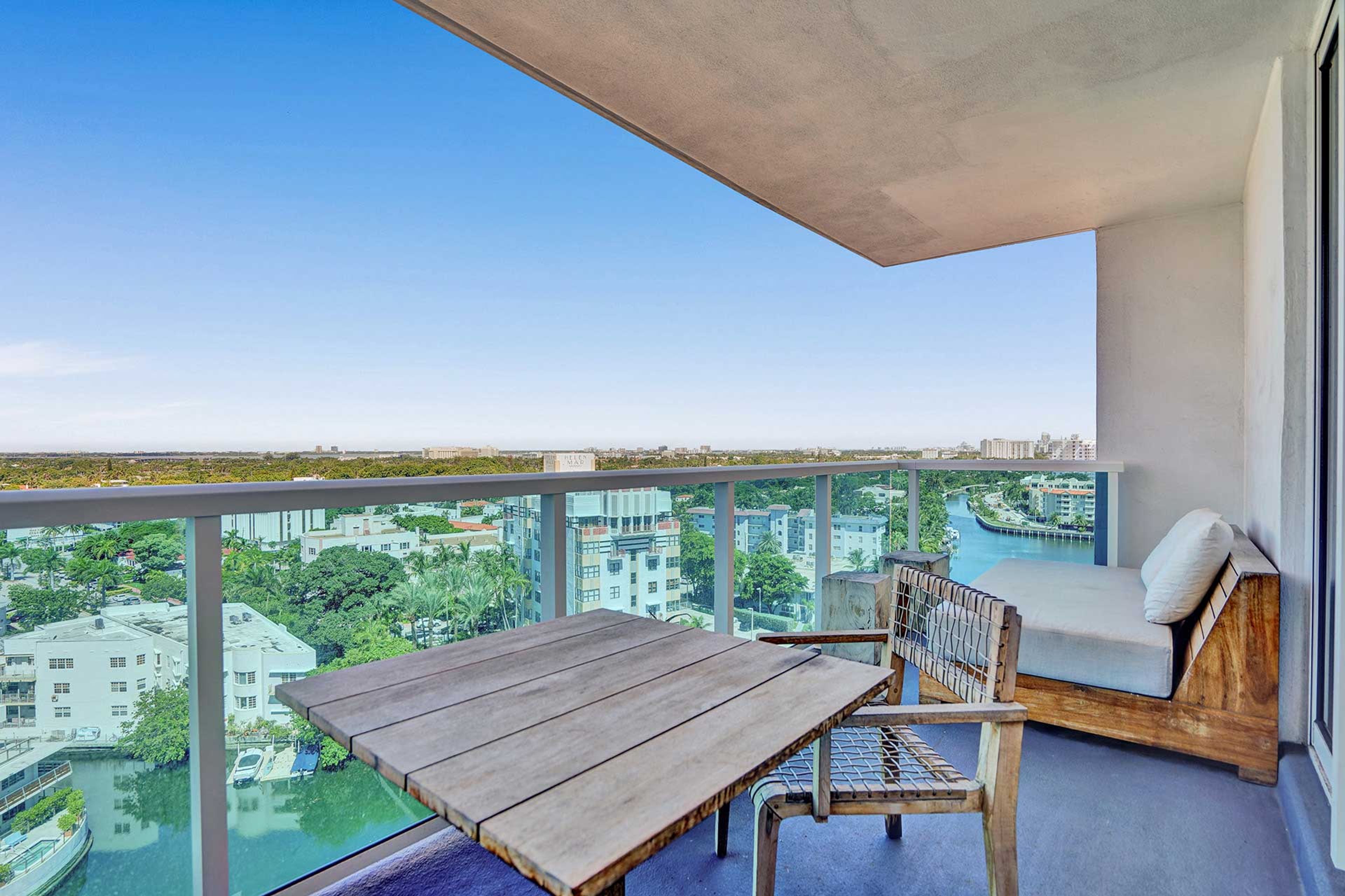 Private Balcony | Chaise Lounge | Dining Table