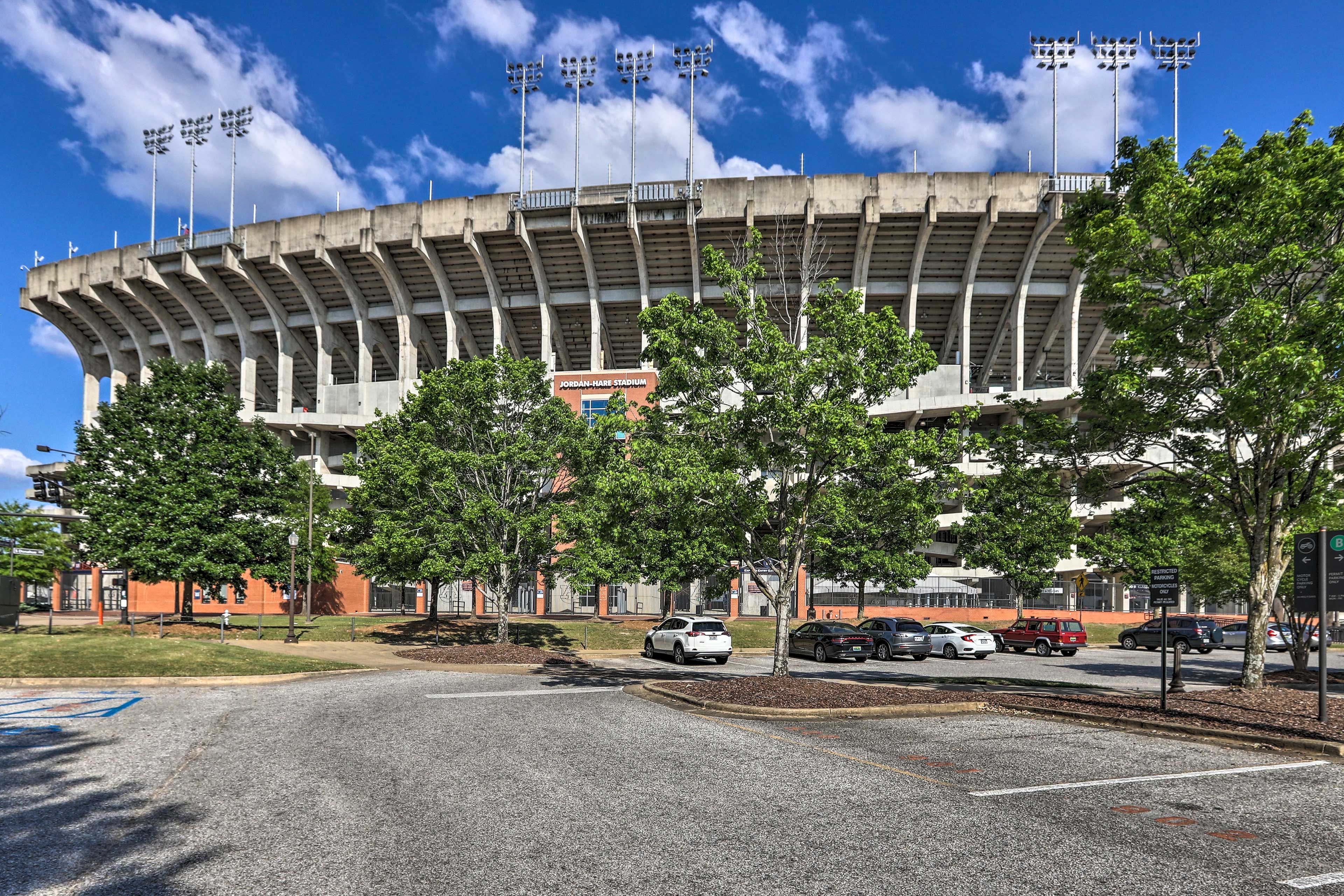 Jordan-Hare Stadium (0.5 Miles)