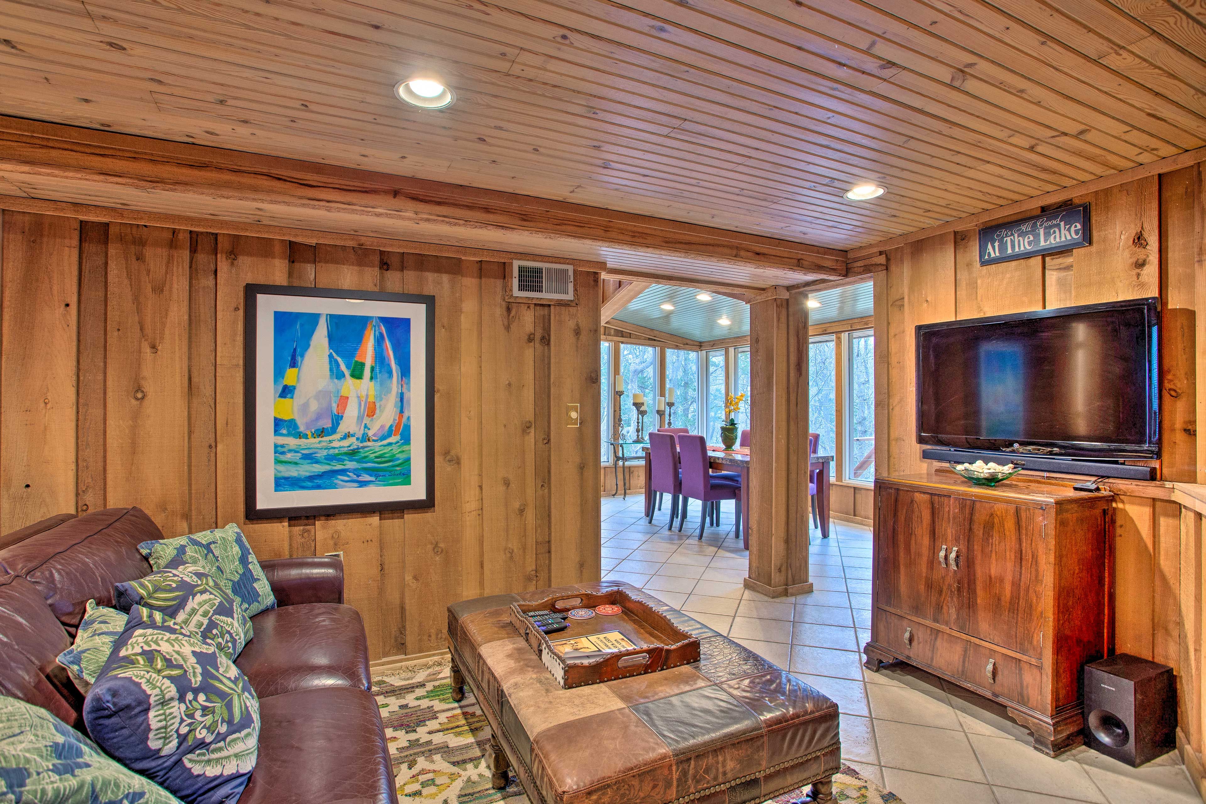TV Room | Smart TV