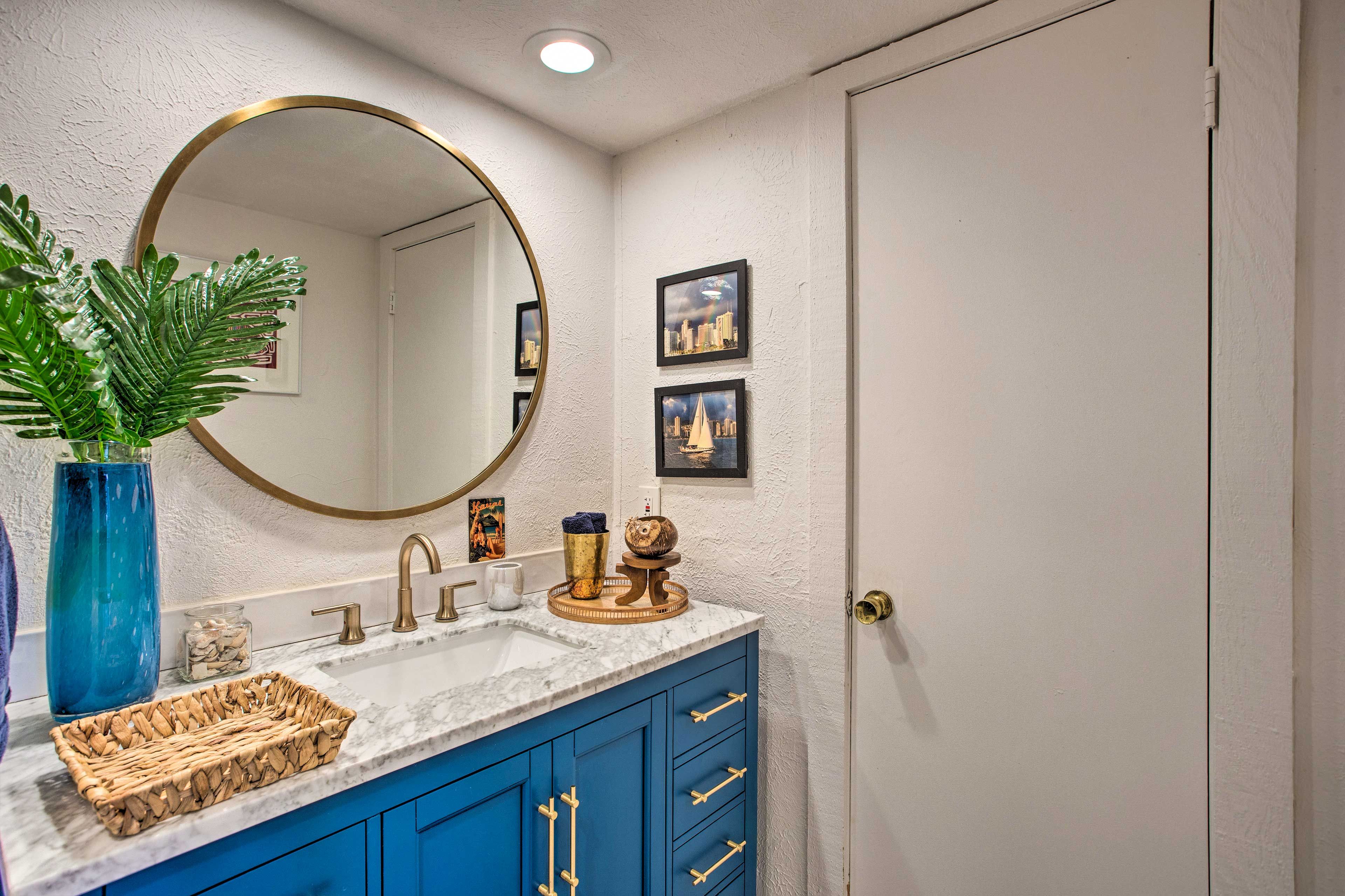 Full Bathroom | Towels Provided