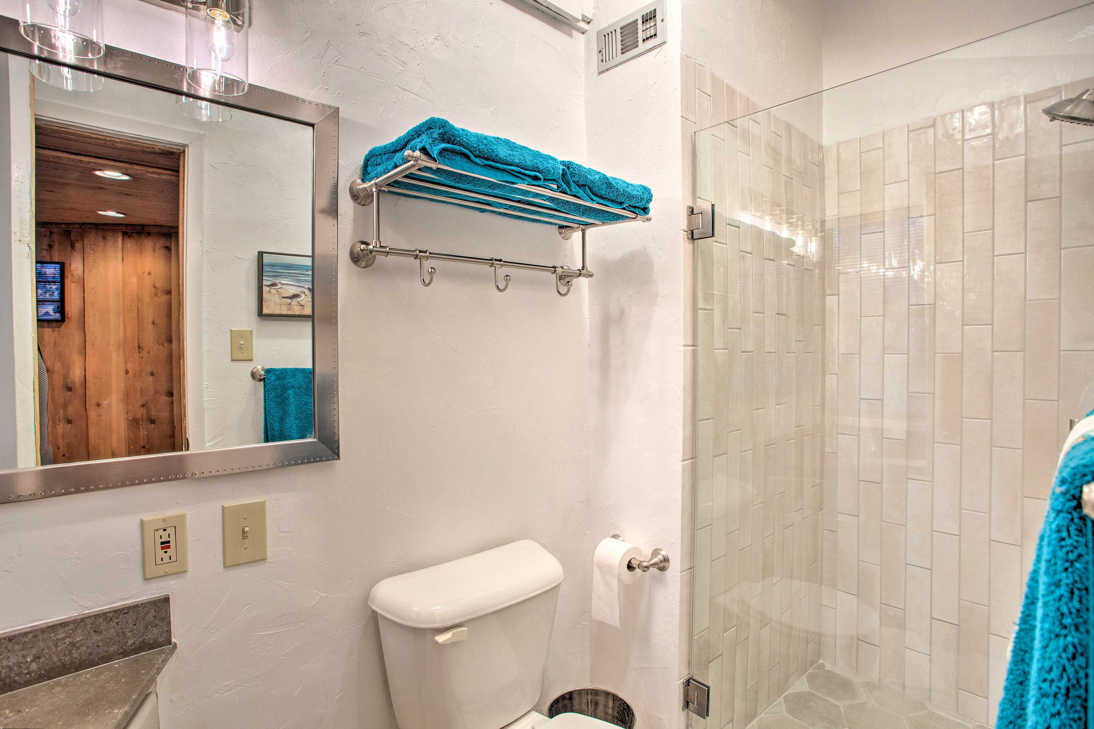 Full Bathroom | Towels Provided | Walk-In Shower