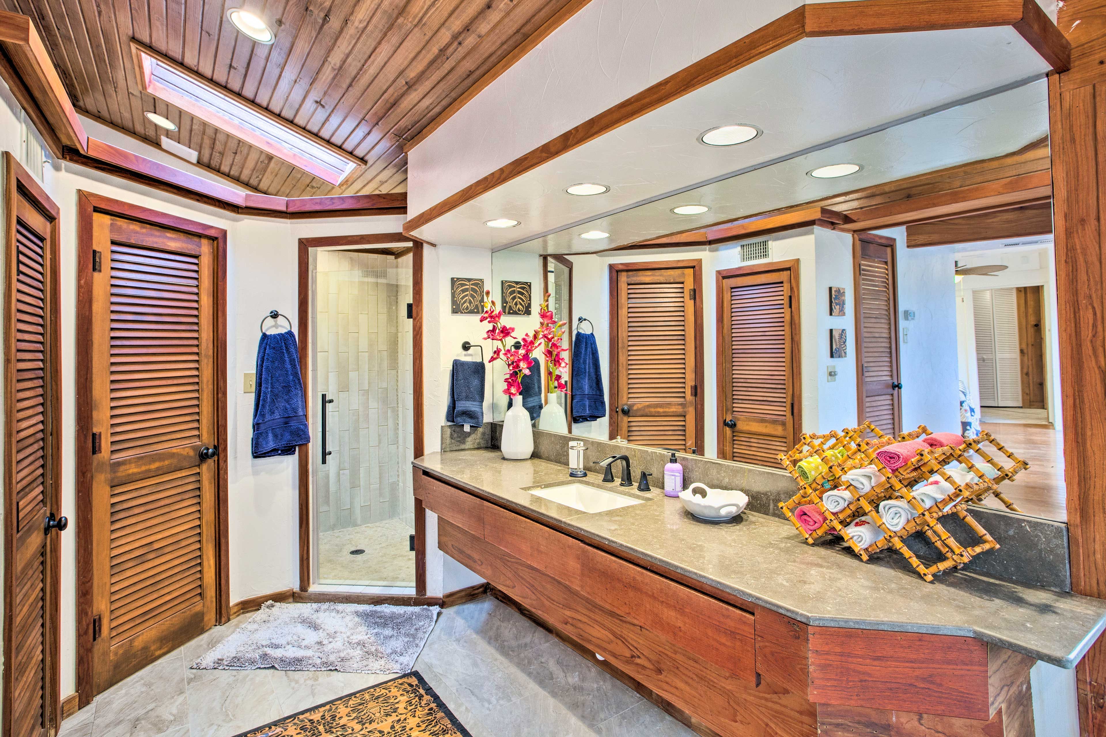 Full En-Suite Bathroom | Walk-In Shower