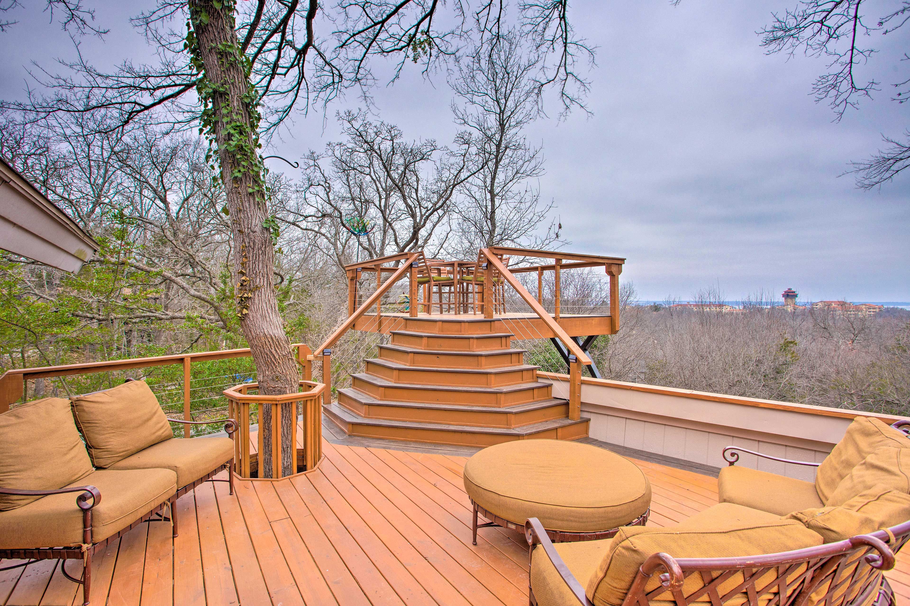 Rooftop Deck | Treetop View of Lake Texoma