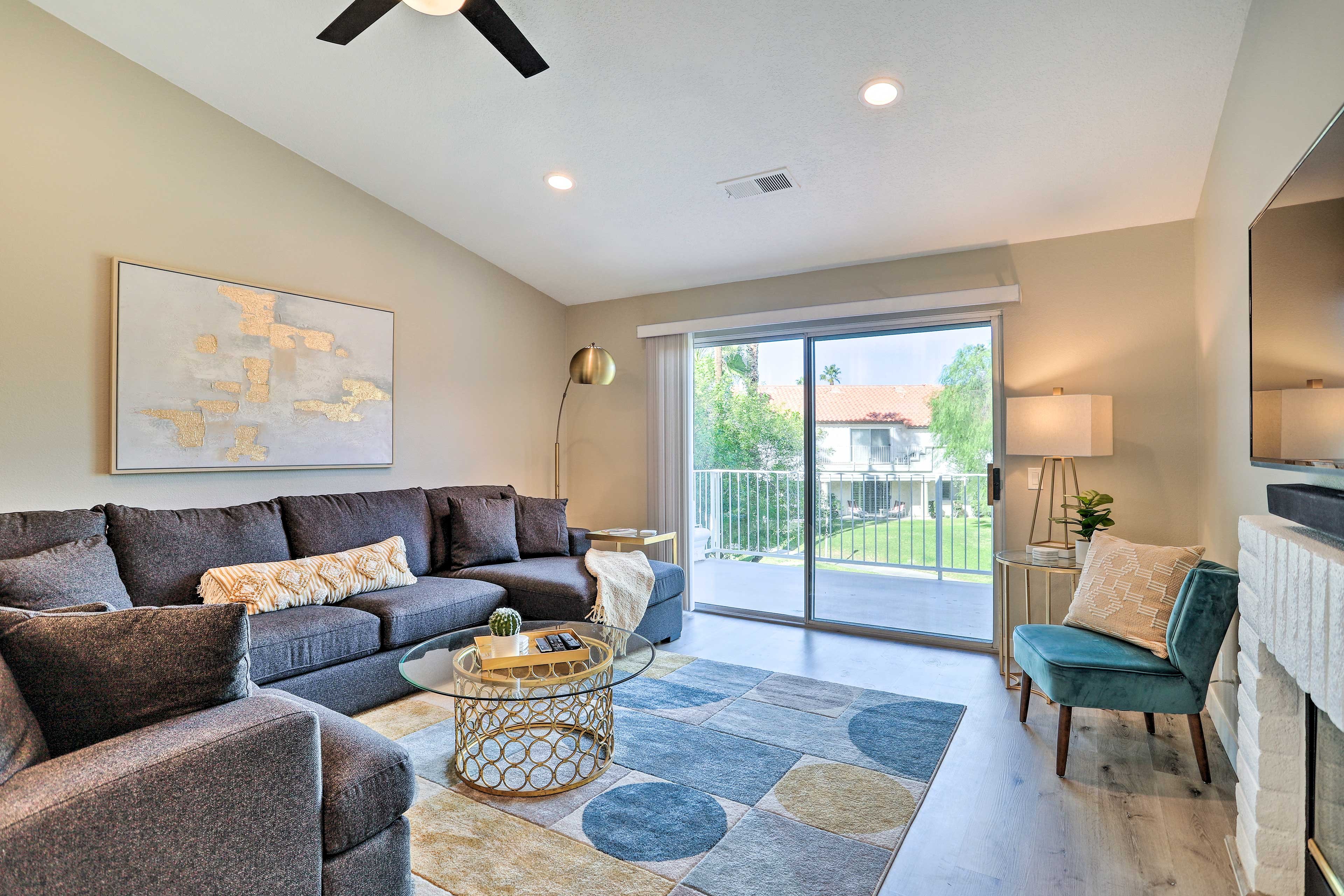 Living Room | Free WiFi | Smart TVs | Fireplace