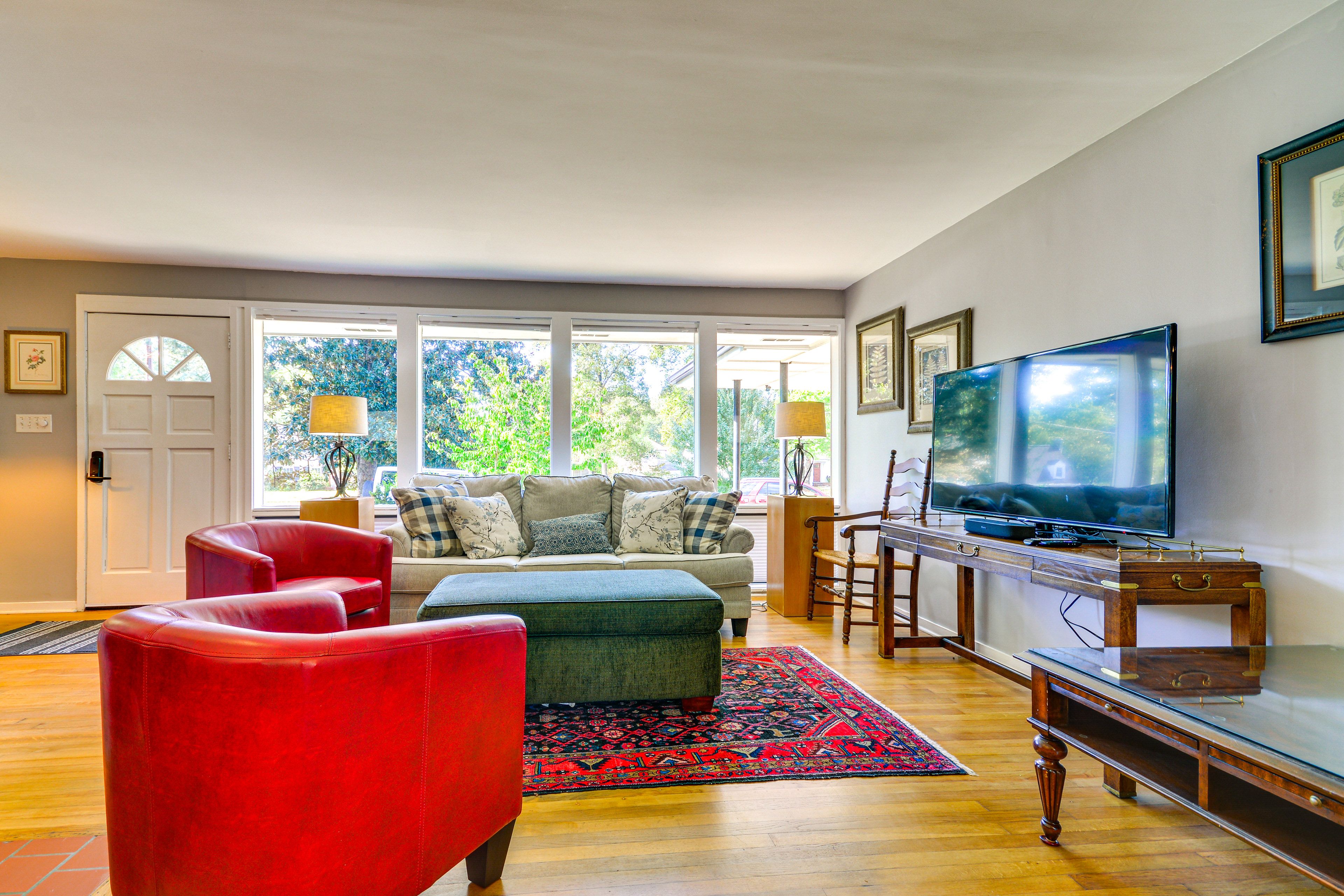 Living Room | Free WiFi | Central A/C & Heat | TV w/ Roku