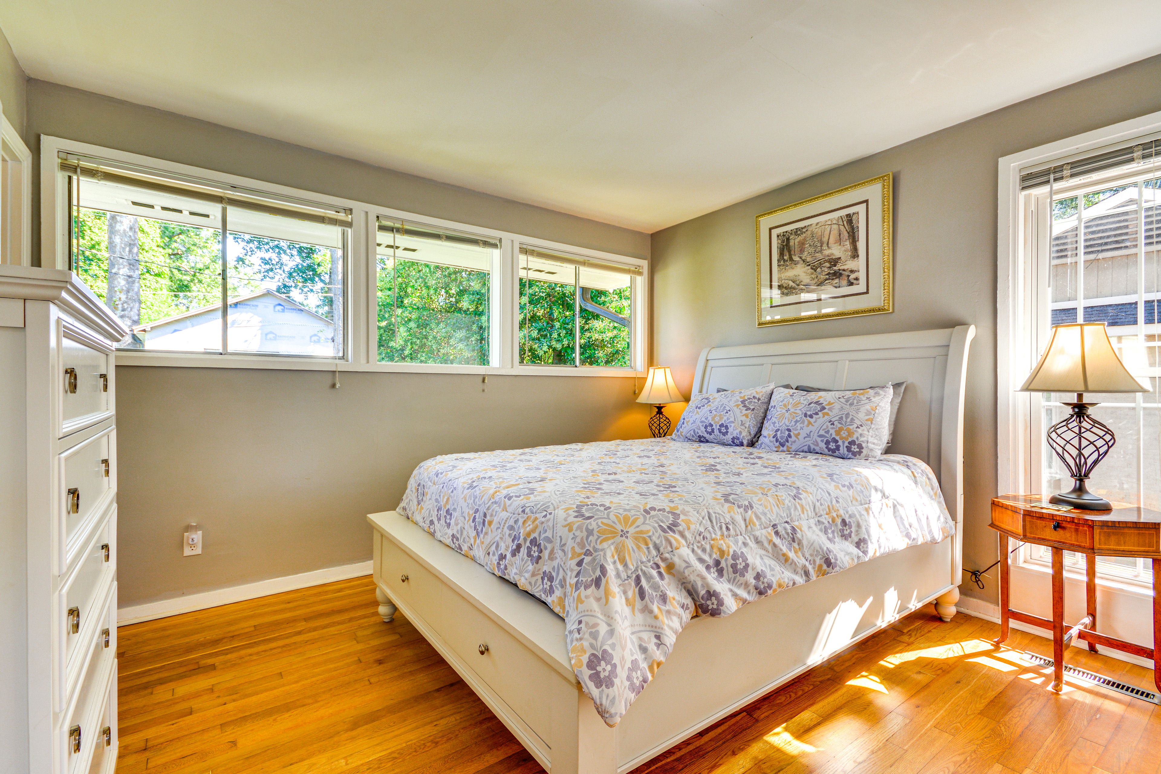 Bedroom 1 | Queen Bed