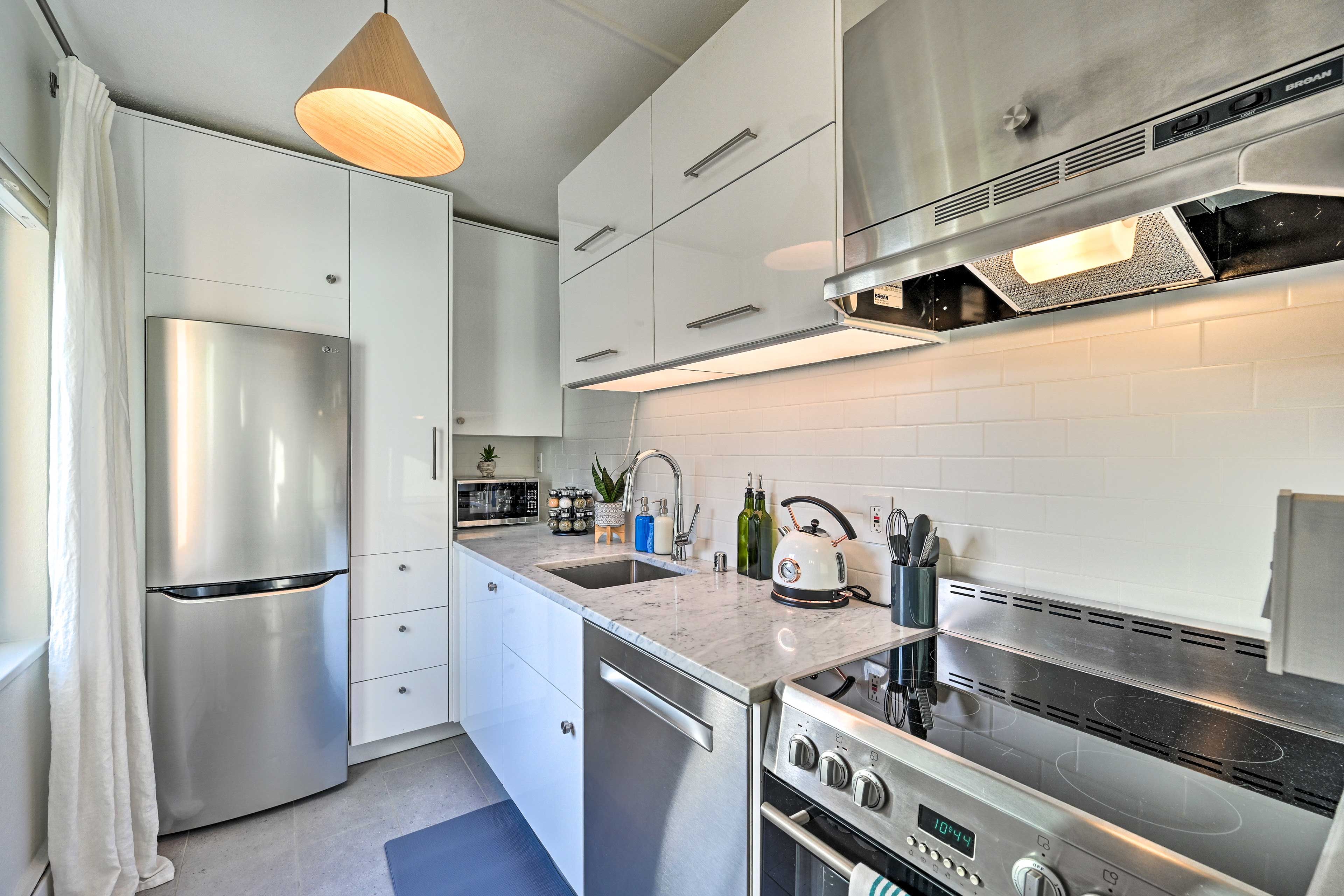 Kitchen | Fully Equipped | Hot Water Pot | Spices