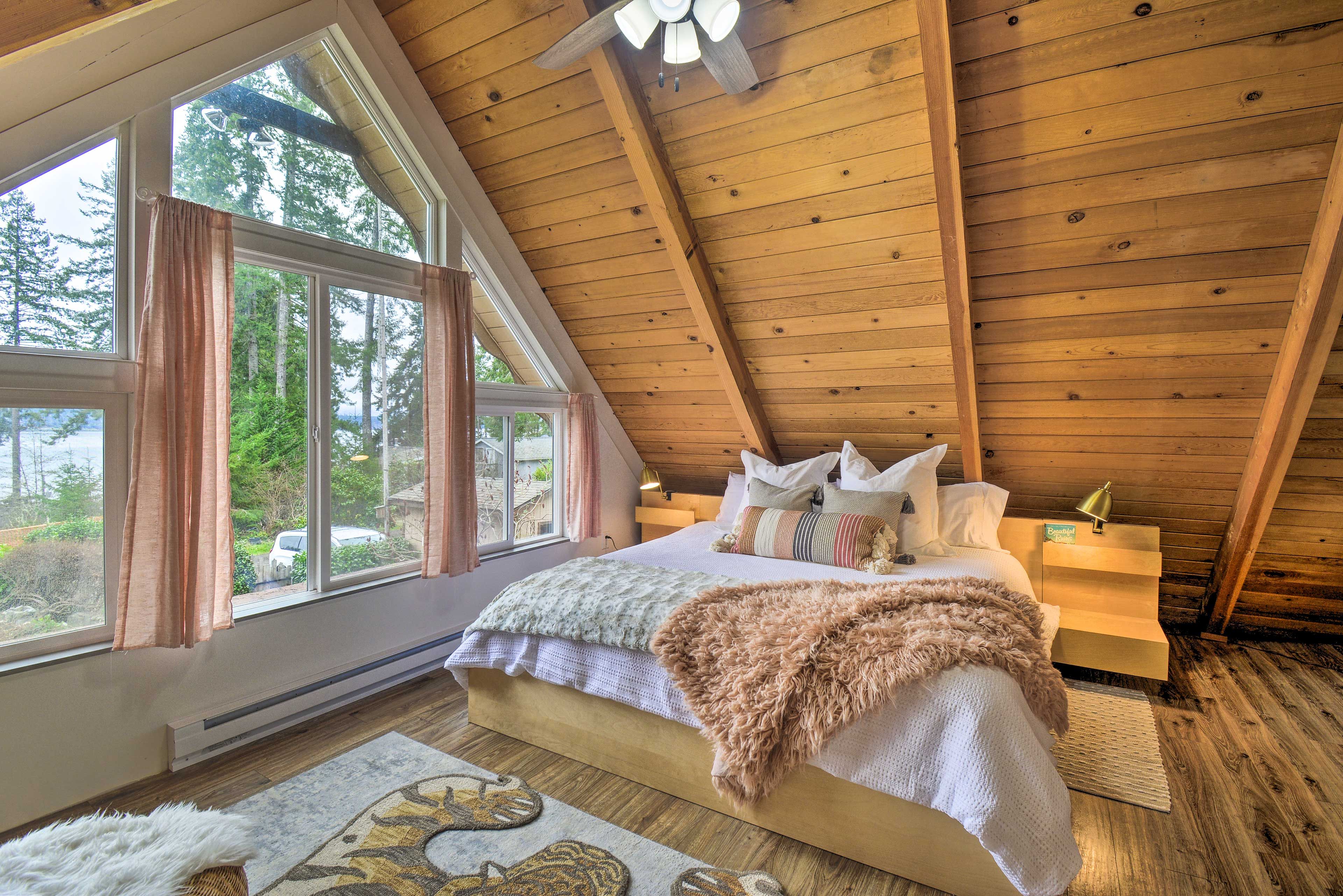 Bedroom 1 | King Bed | 2nd Floor | Walk-In Closet | Puget Sound Views
