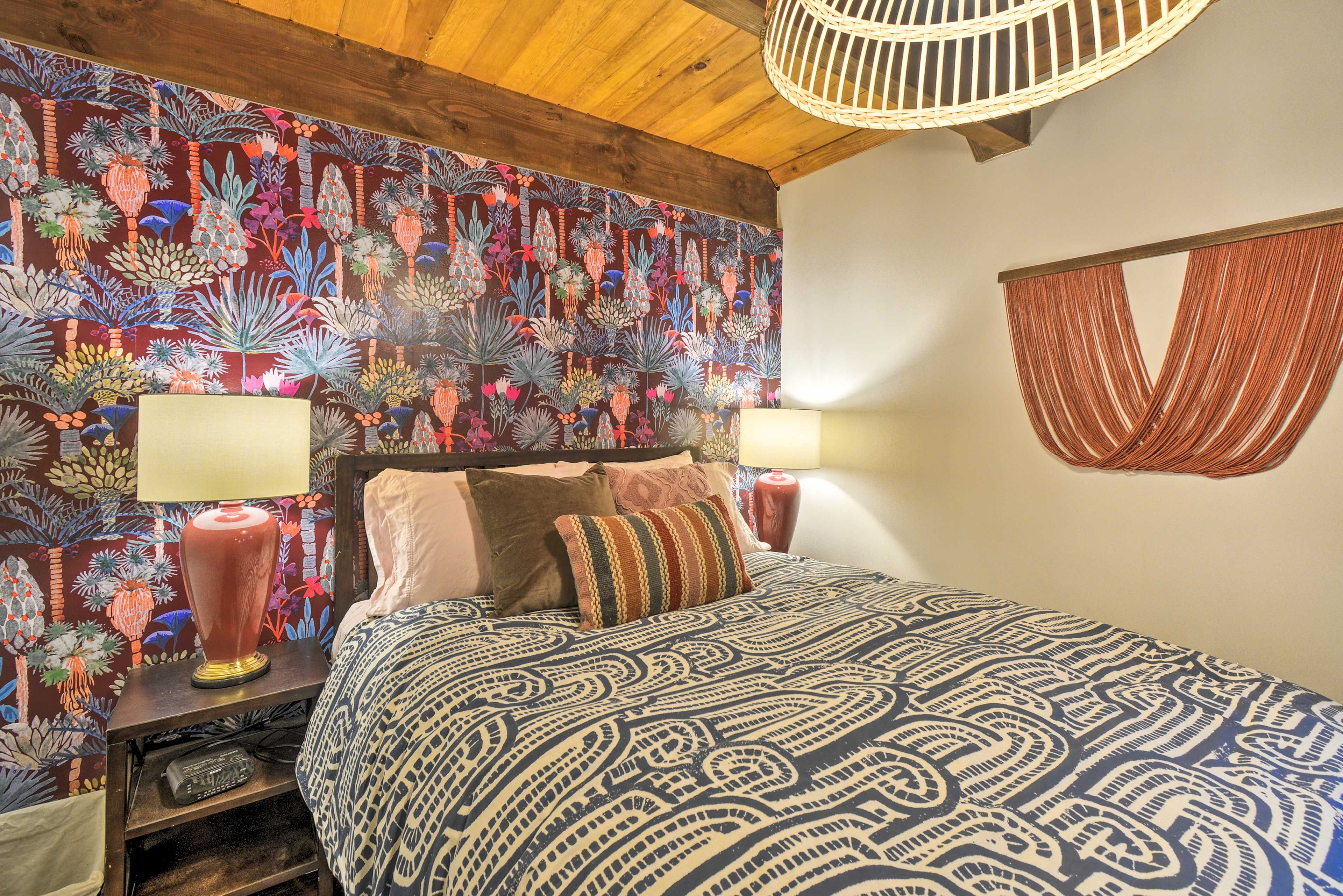 Bedroom 3 | Queen Bed | 1st Floor | Smart TV