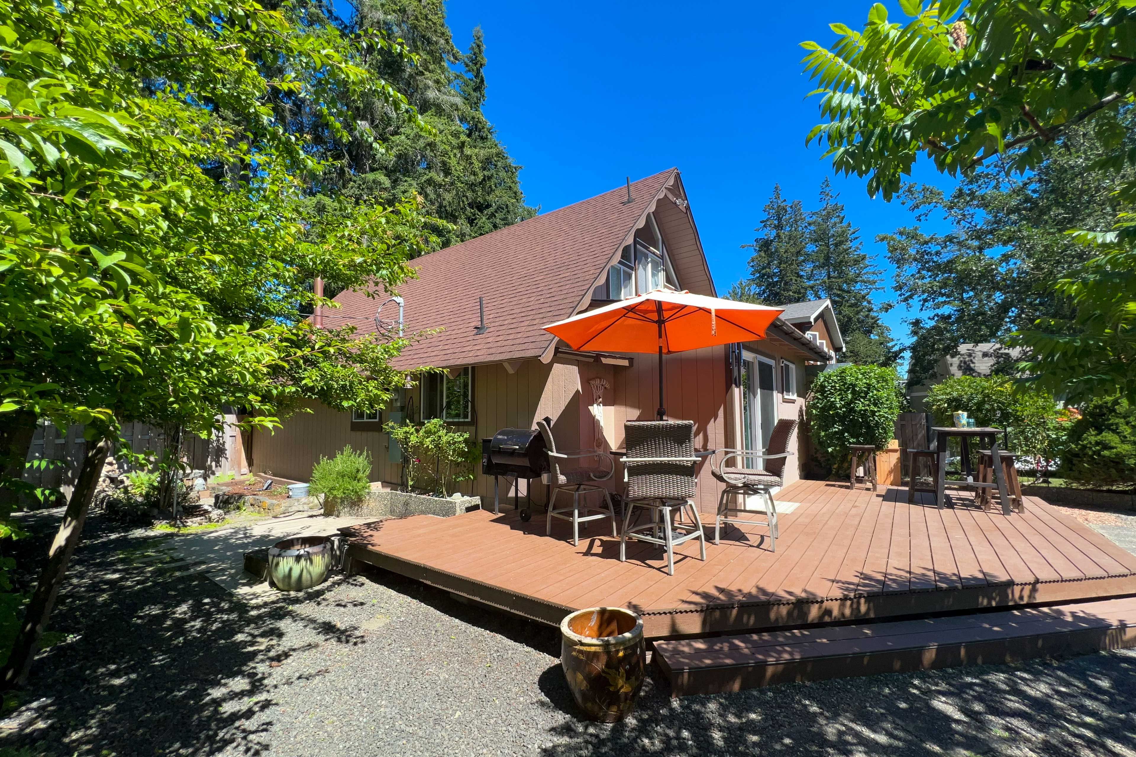 Backyard Eating Area | Deck | Traeger Grill