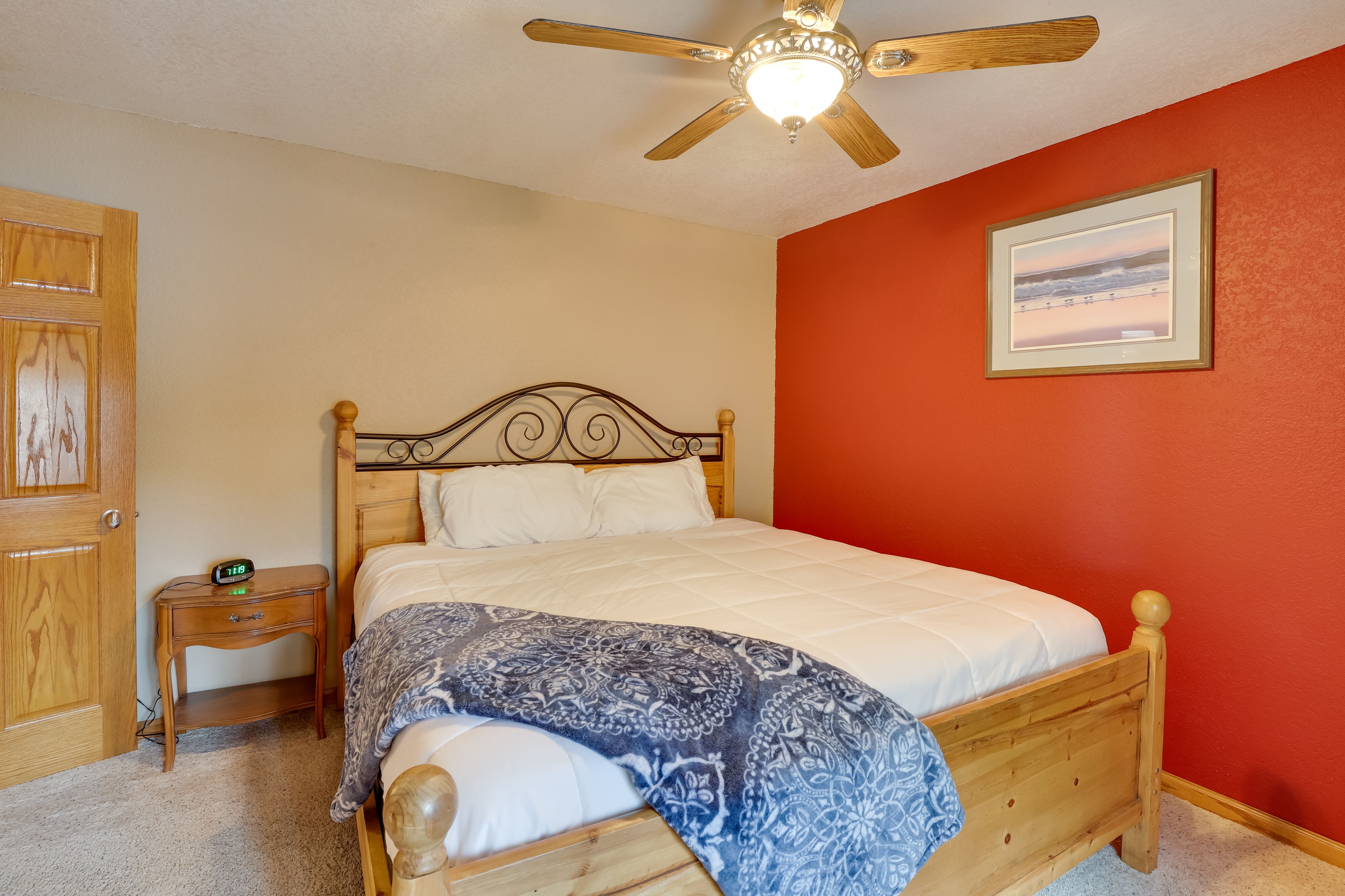 Bedroom 1 | King Bed | 1st Floor