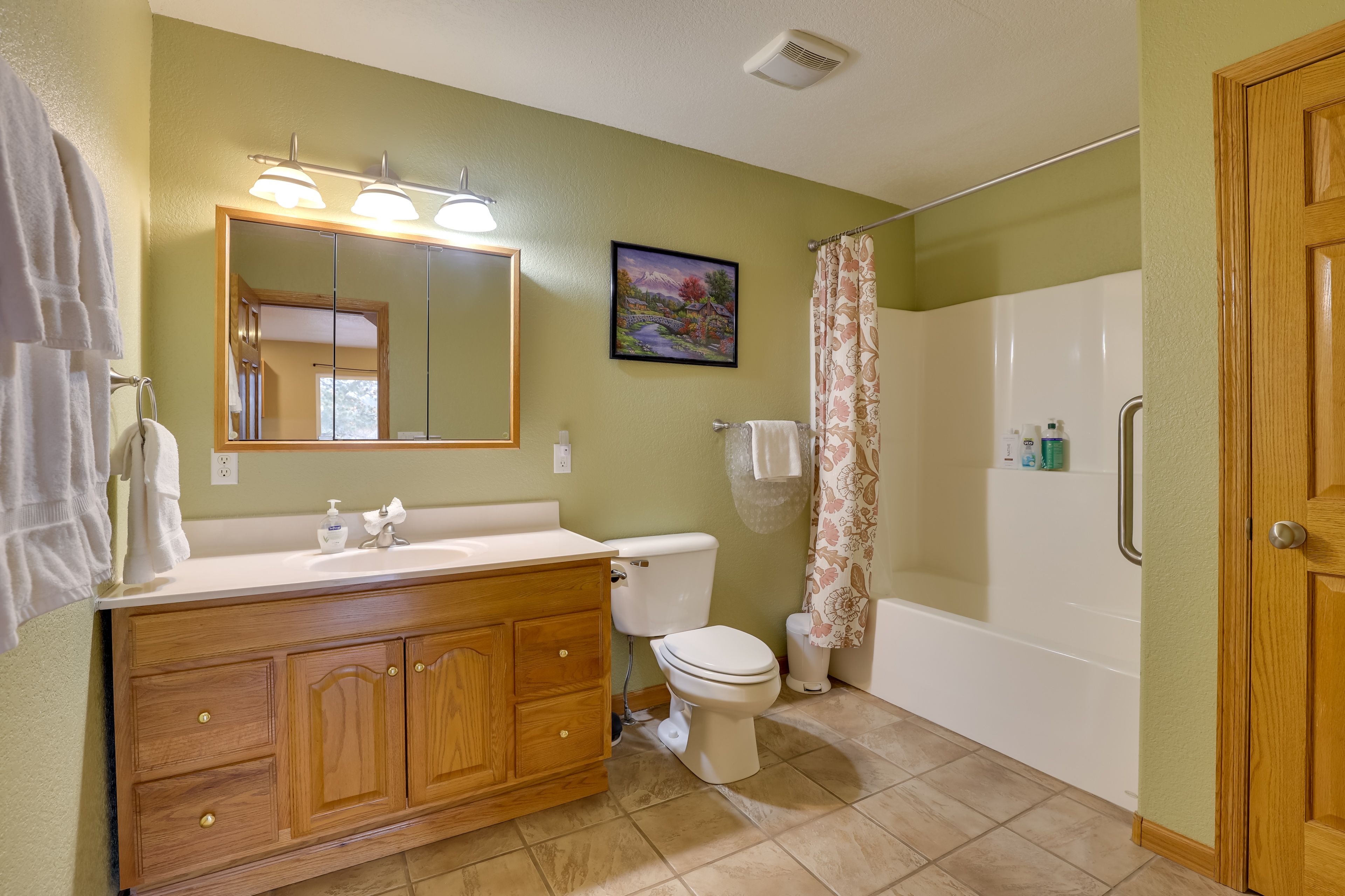 Full Bathroom | 1st Floor