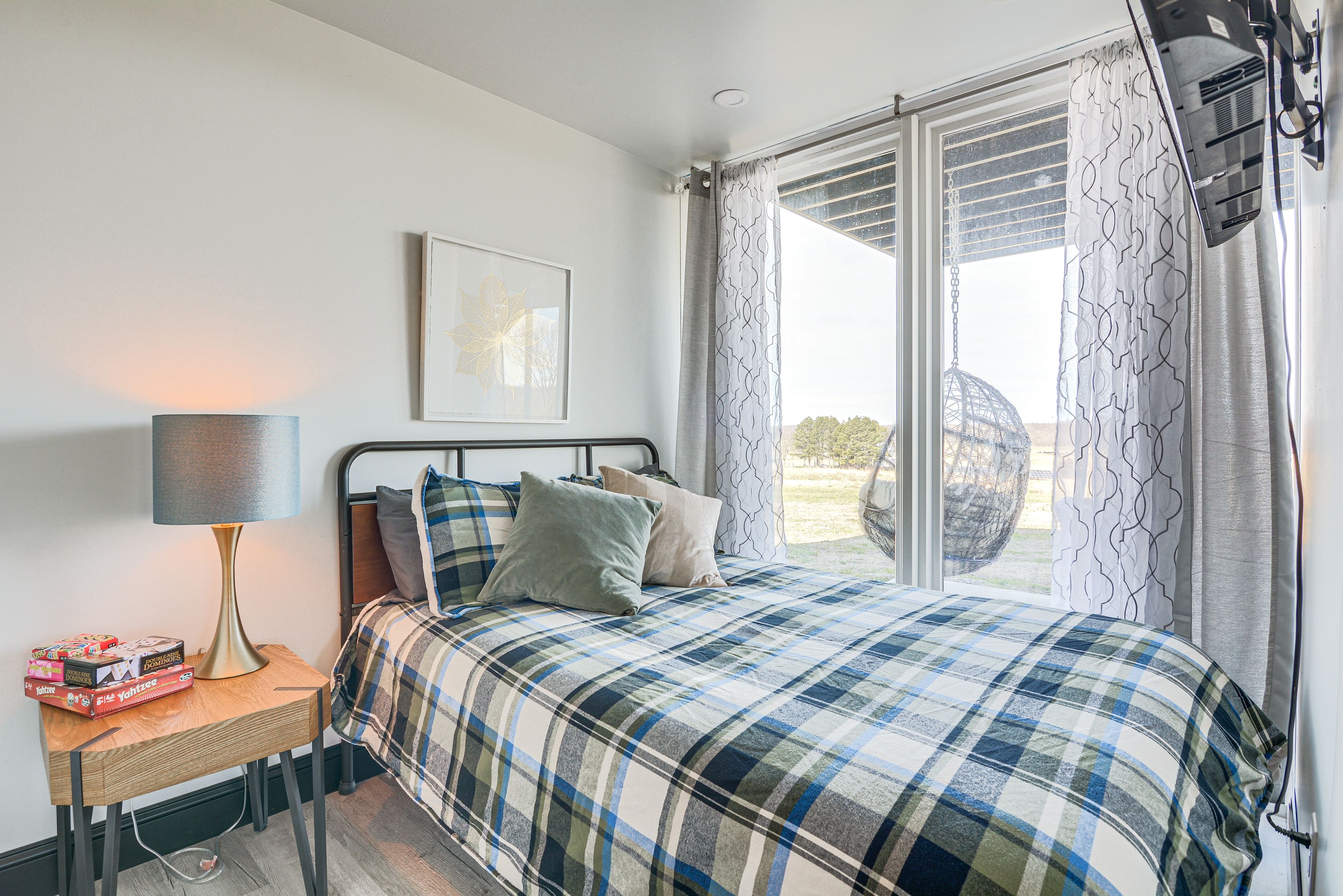 Bedroom 1 | Full Bed | 1st Floor | Smart TV | Linens Provided