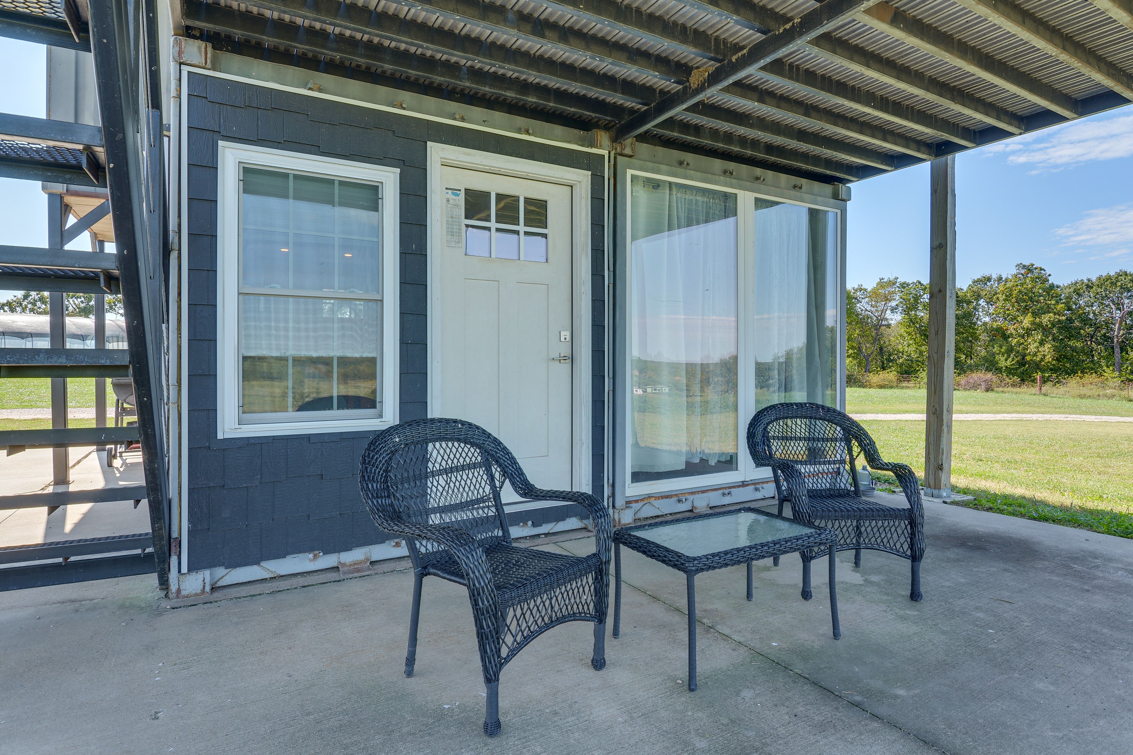 Covered Patio | Charcoal Grill