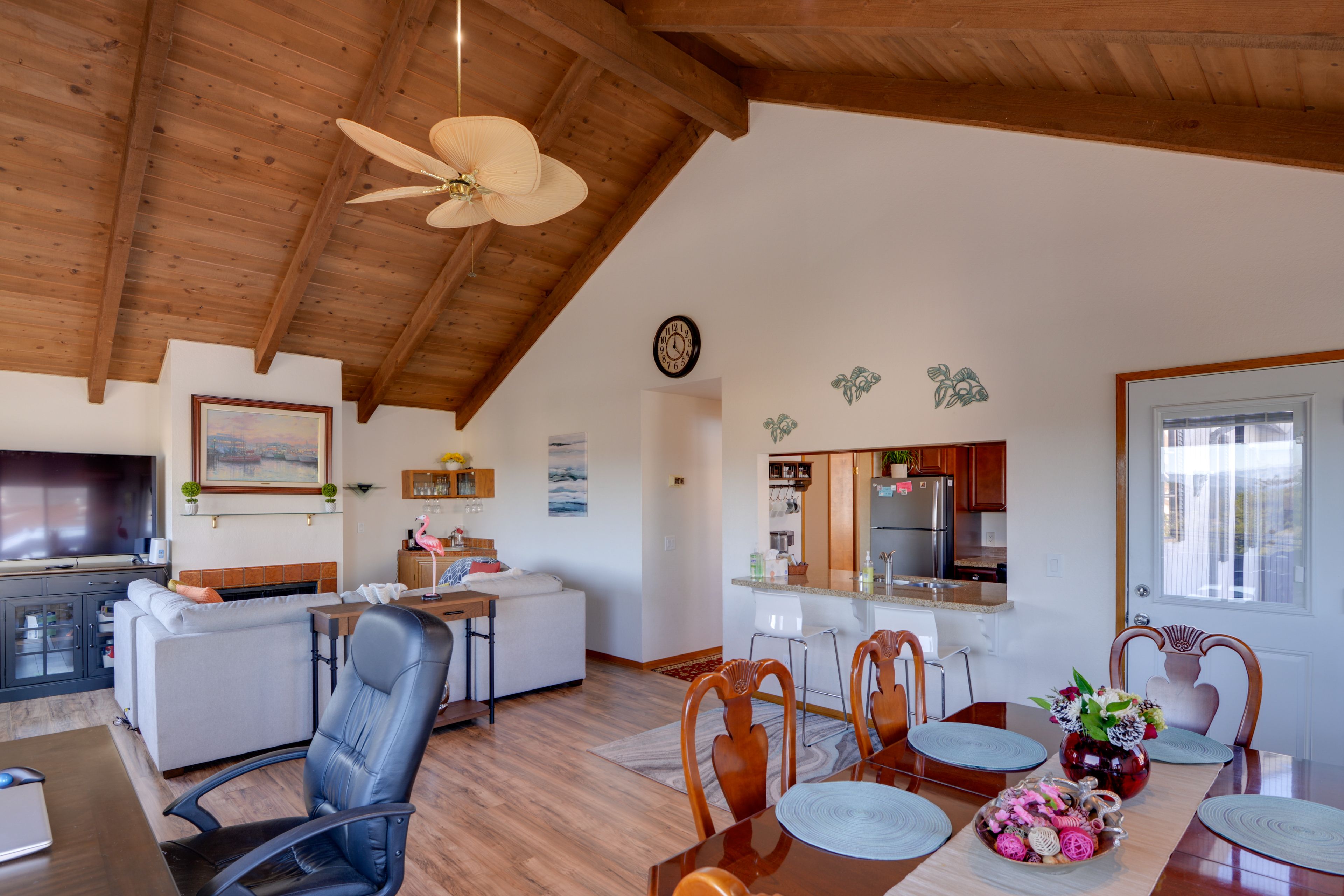 Dining Area | Dishware Provided