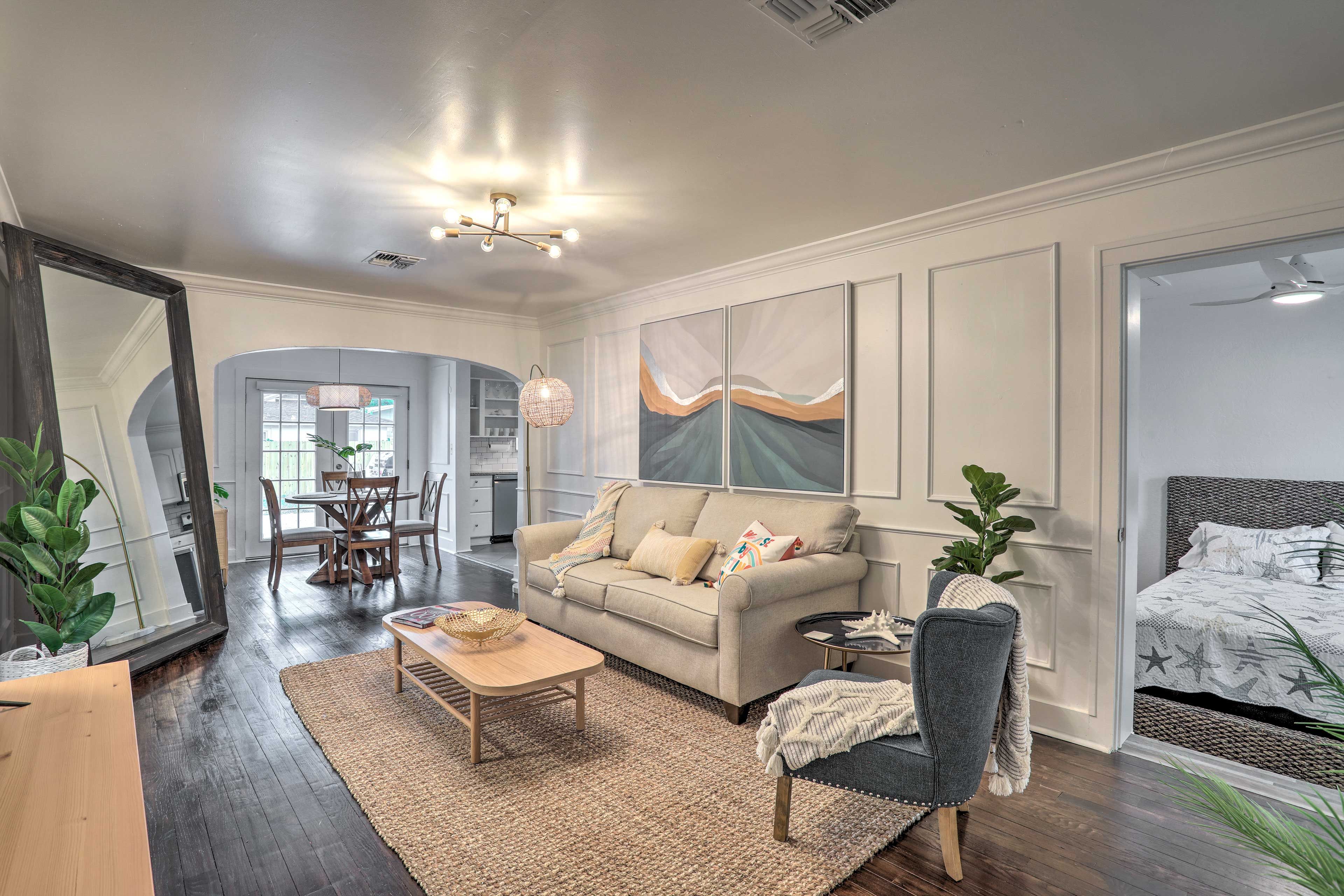 Living Room | Queen Sleeper Sofa | Smart TV